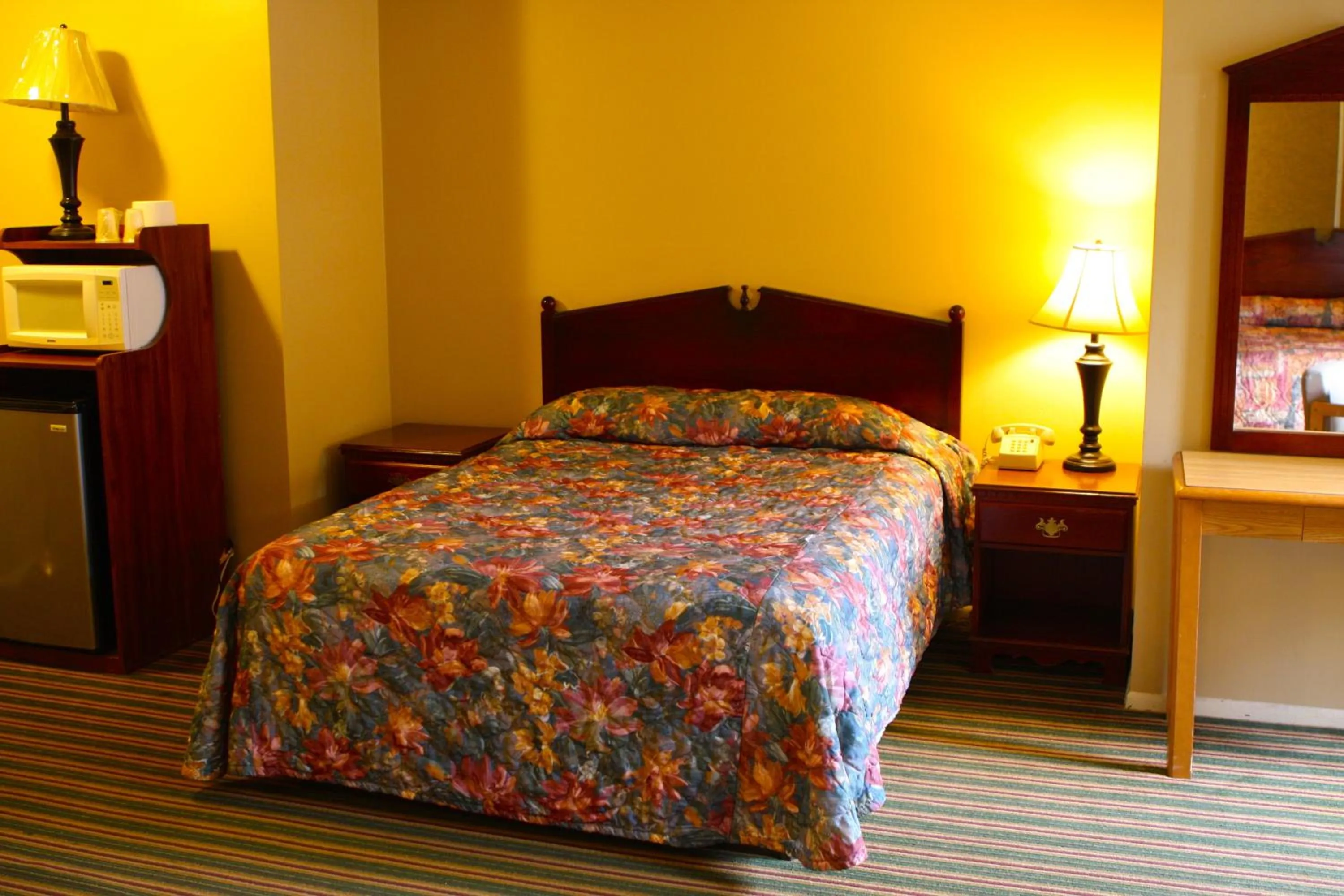 Bathroom, Bed in San Luis Inn and Suites