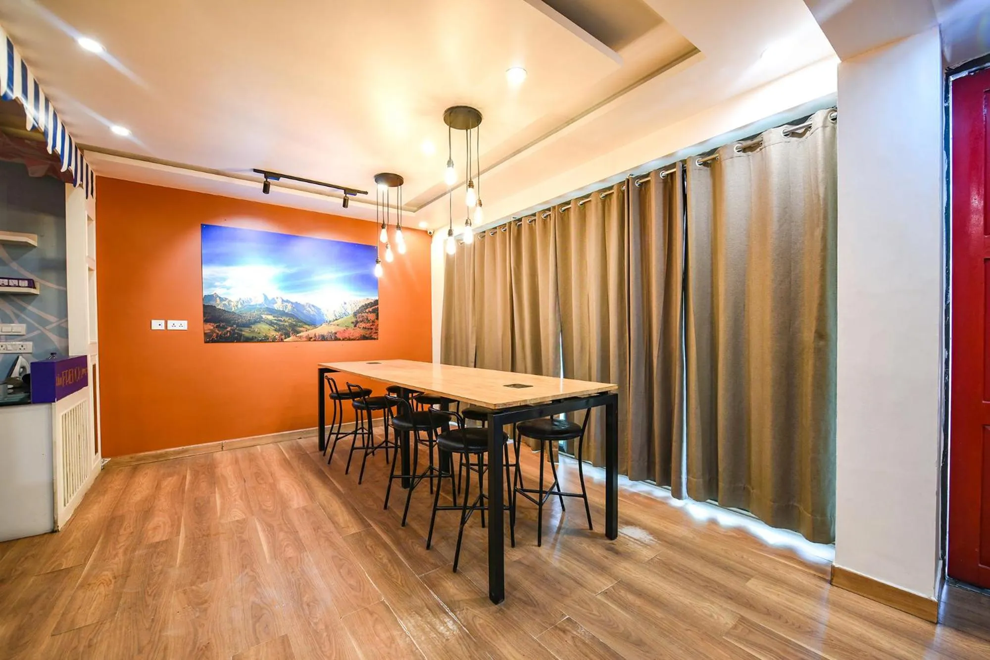 Dining area in OYO Townhouse 013 New Friends Colony