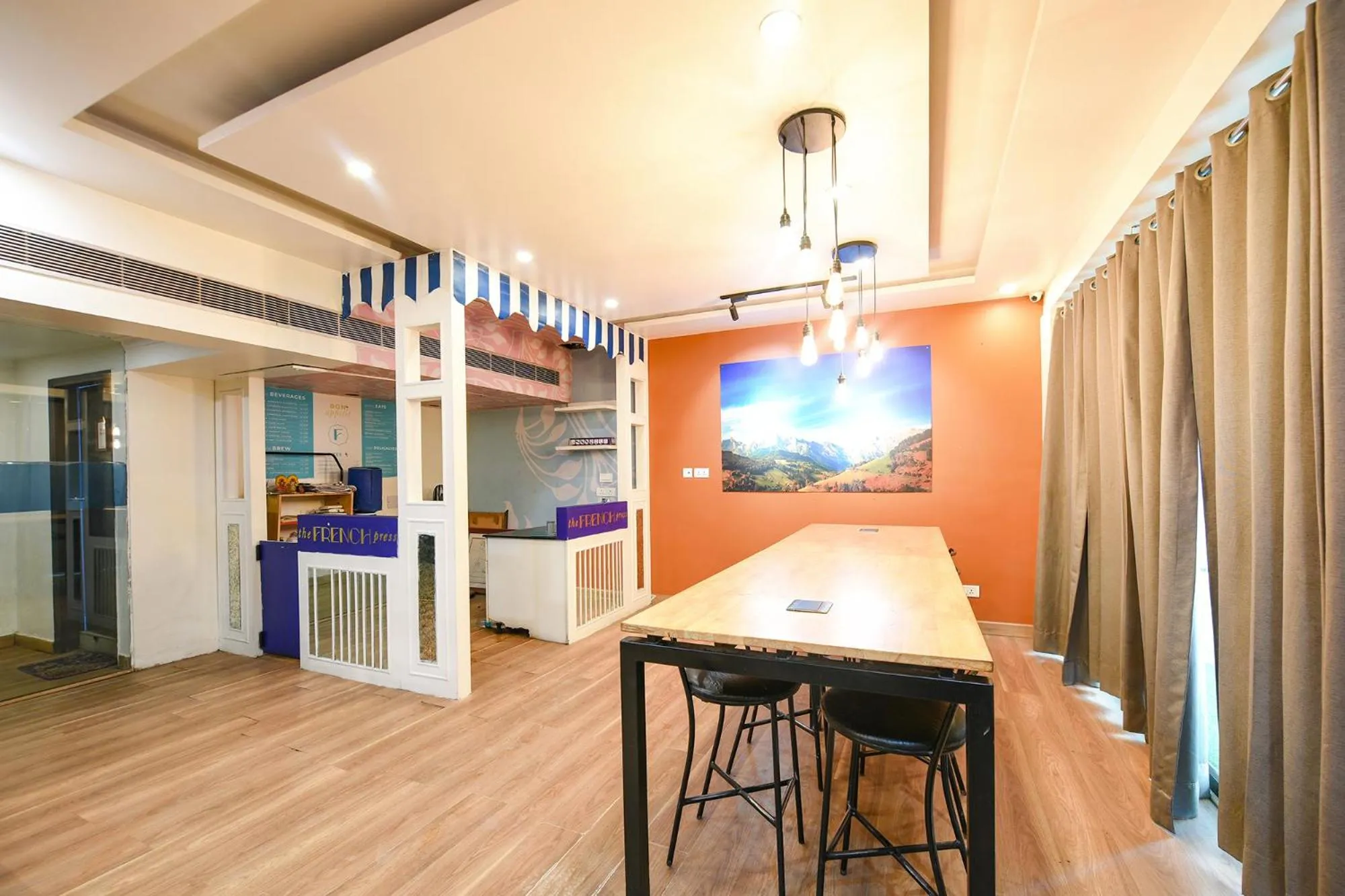 Dining area in OYO Townhouse 013 New Friends Colony