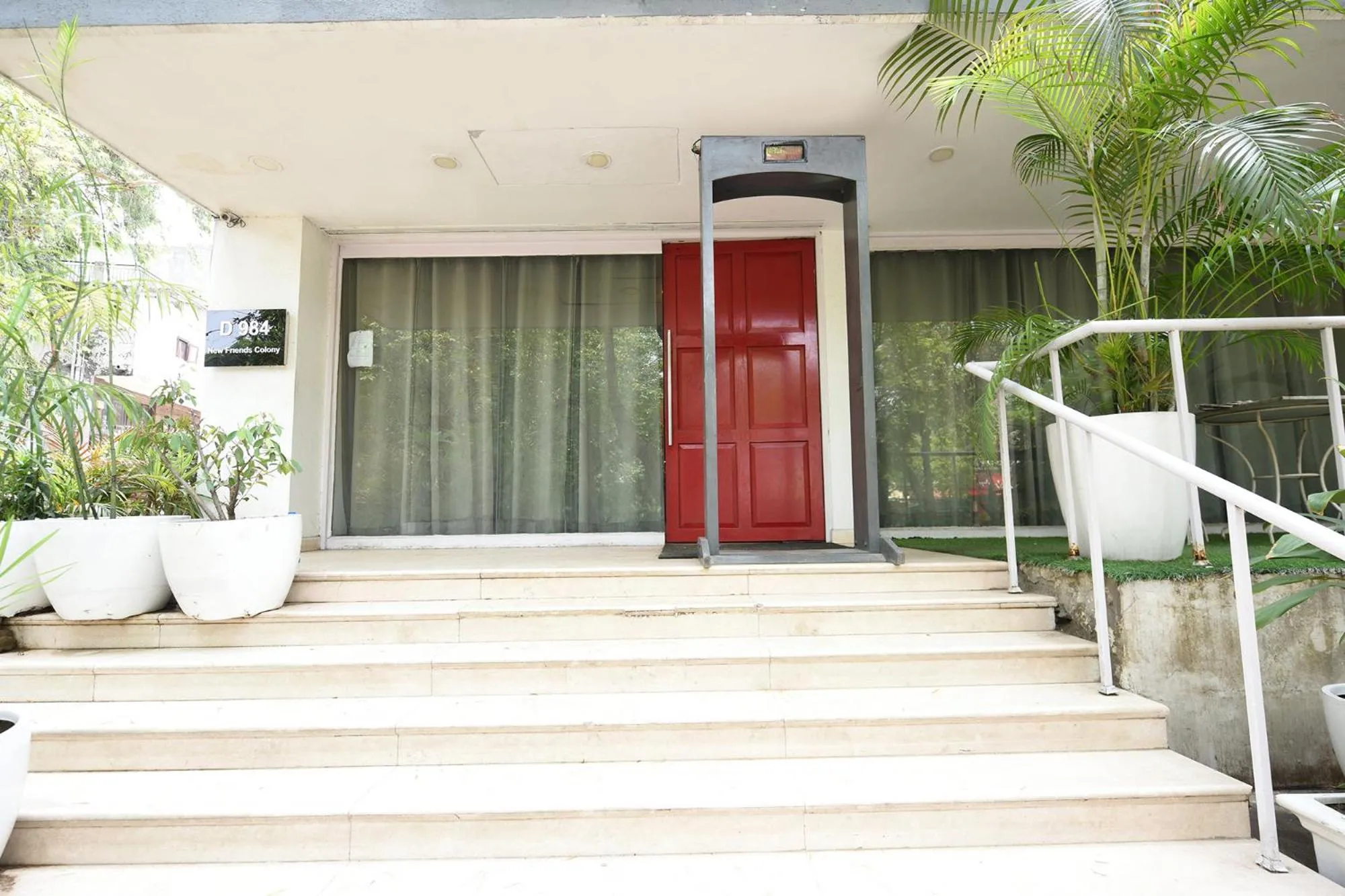 Facade/entrance in OYO Townhouse 013 New Friends Colony