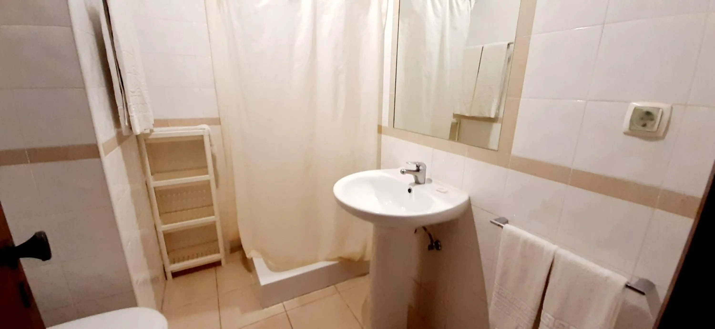 Bathroom in Torres Mira Praia by Garvetur