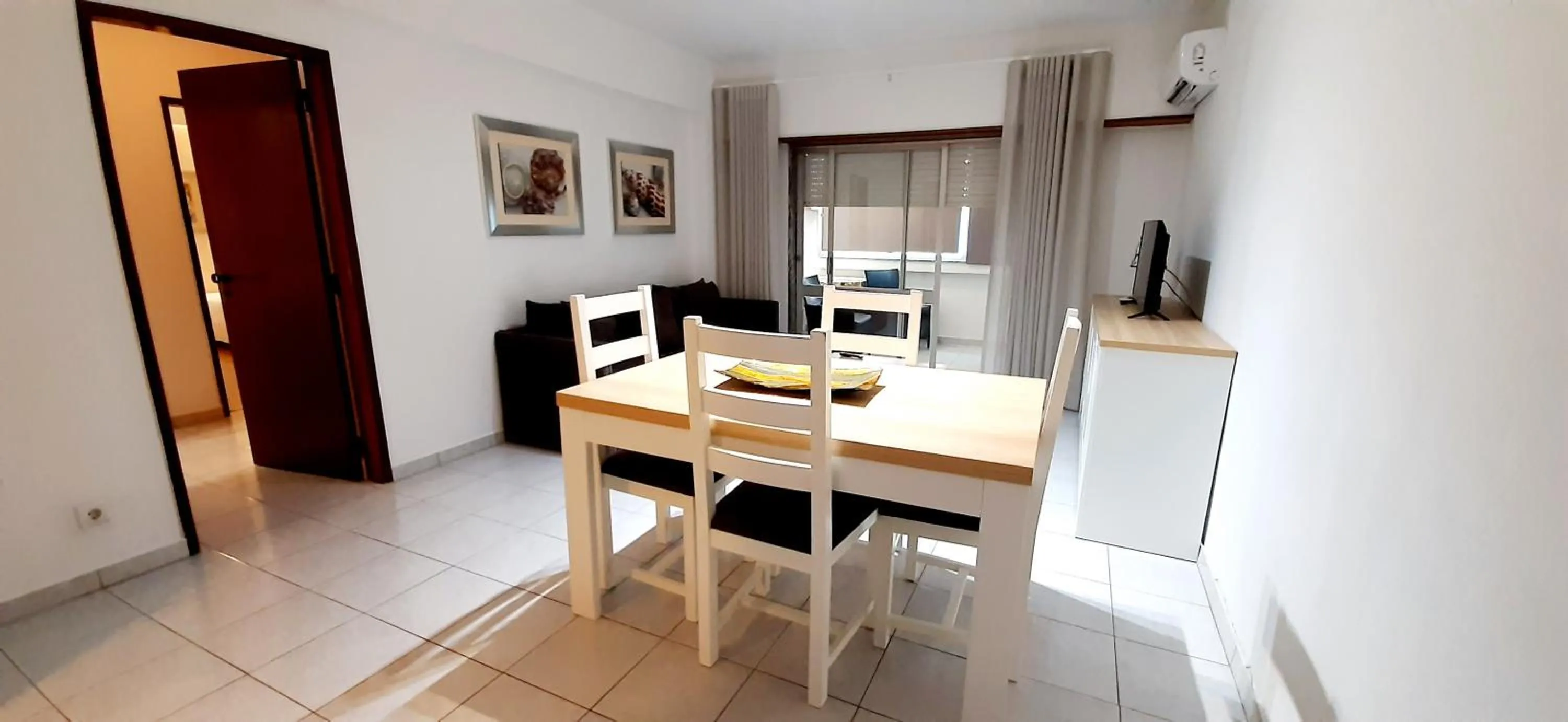 Living room in Torres Mira Praia by Garvetur