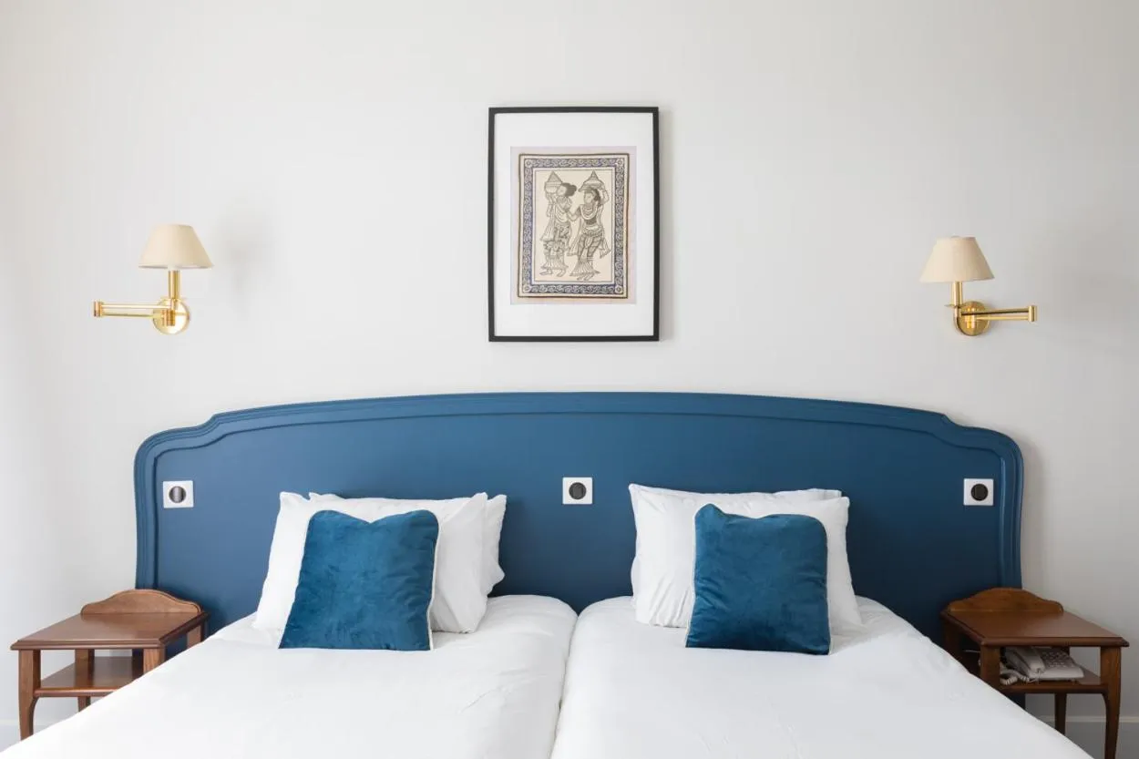 Bed in Hôtel Restaurant De La Poste & Du Lion D'or