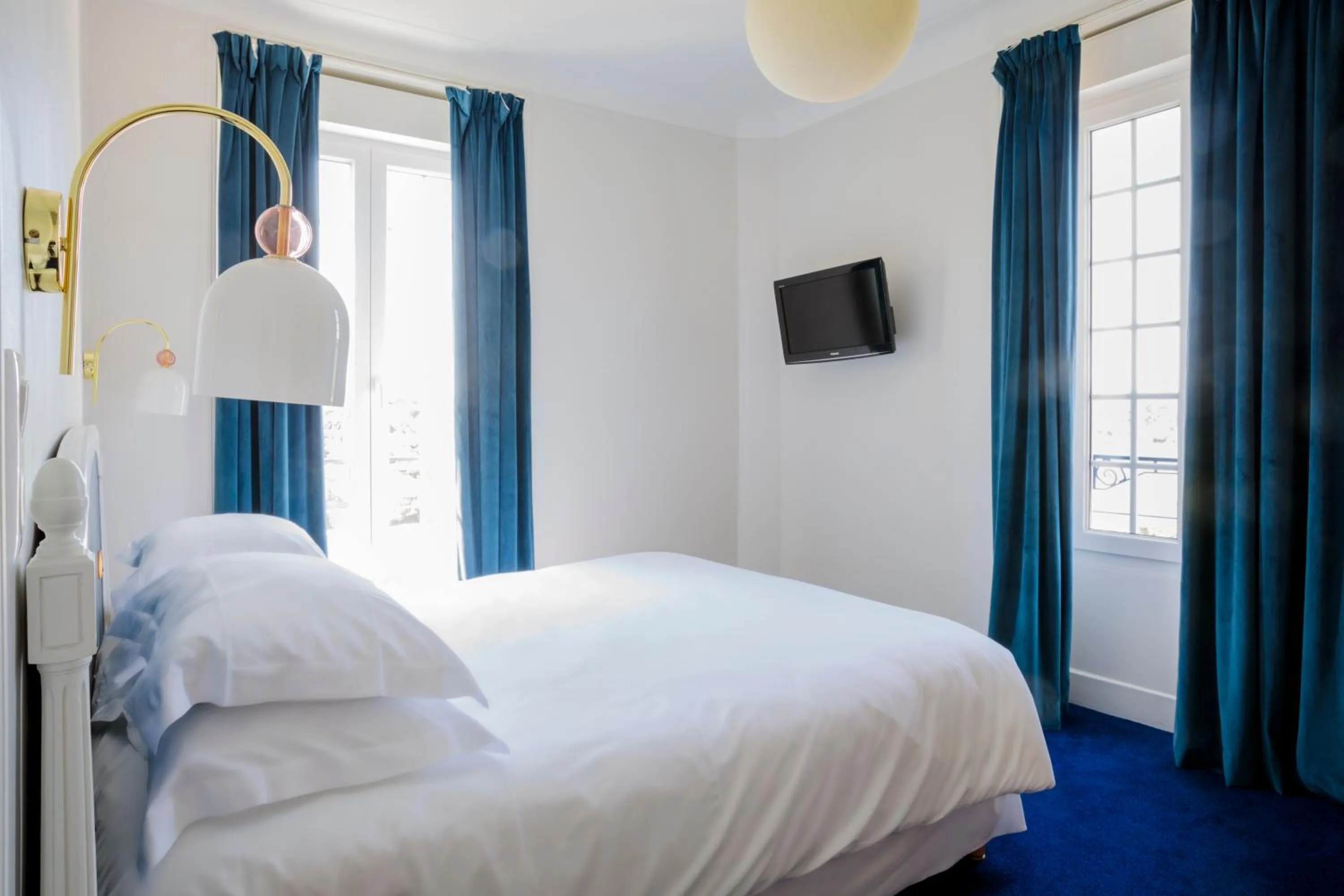 Bed in Hôtel Restaurant De La Poste & Du Lion D'or