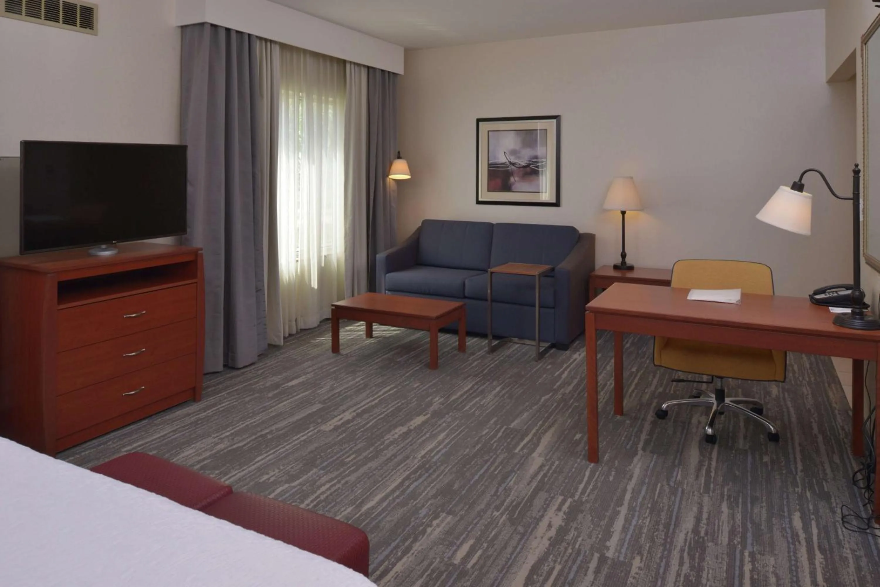 Bedroom, Bed in Hampton Inn and Suites Bakersfield North-Airport