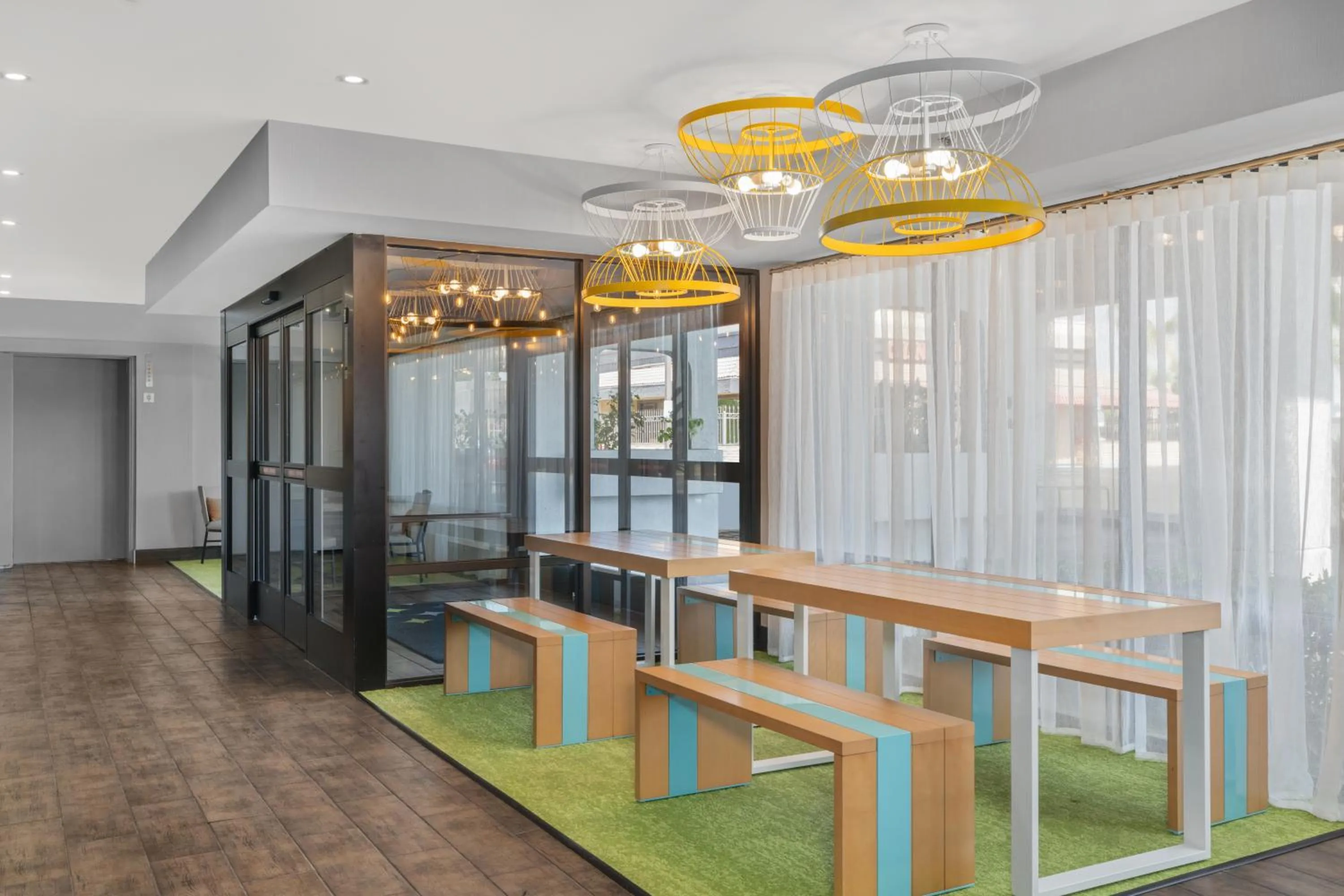 Spark by Hilton Bakersfield Central