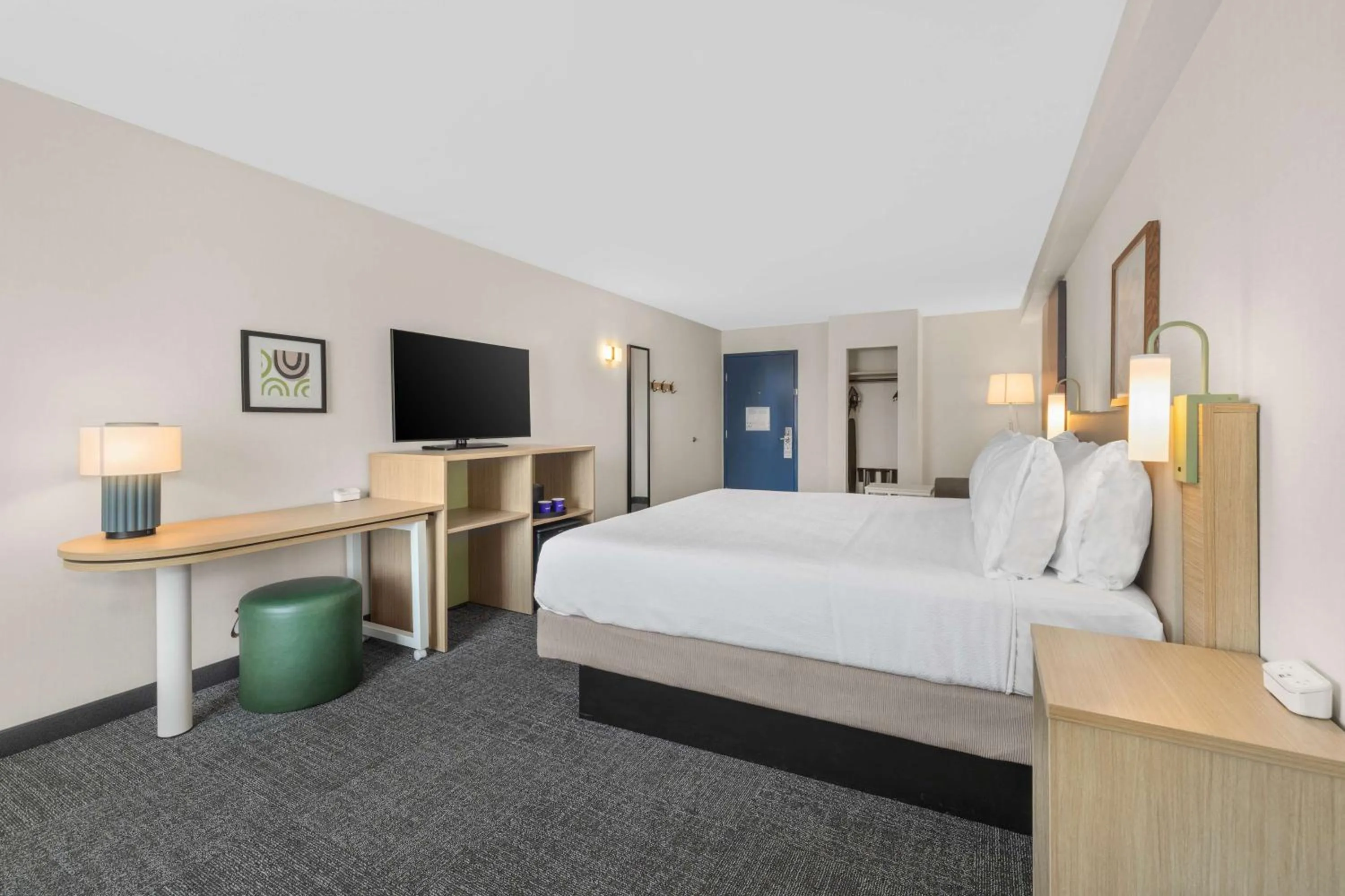 Bed in Spark by Hilton Bakersfield Central