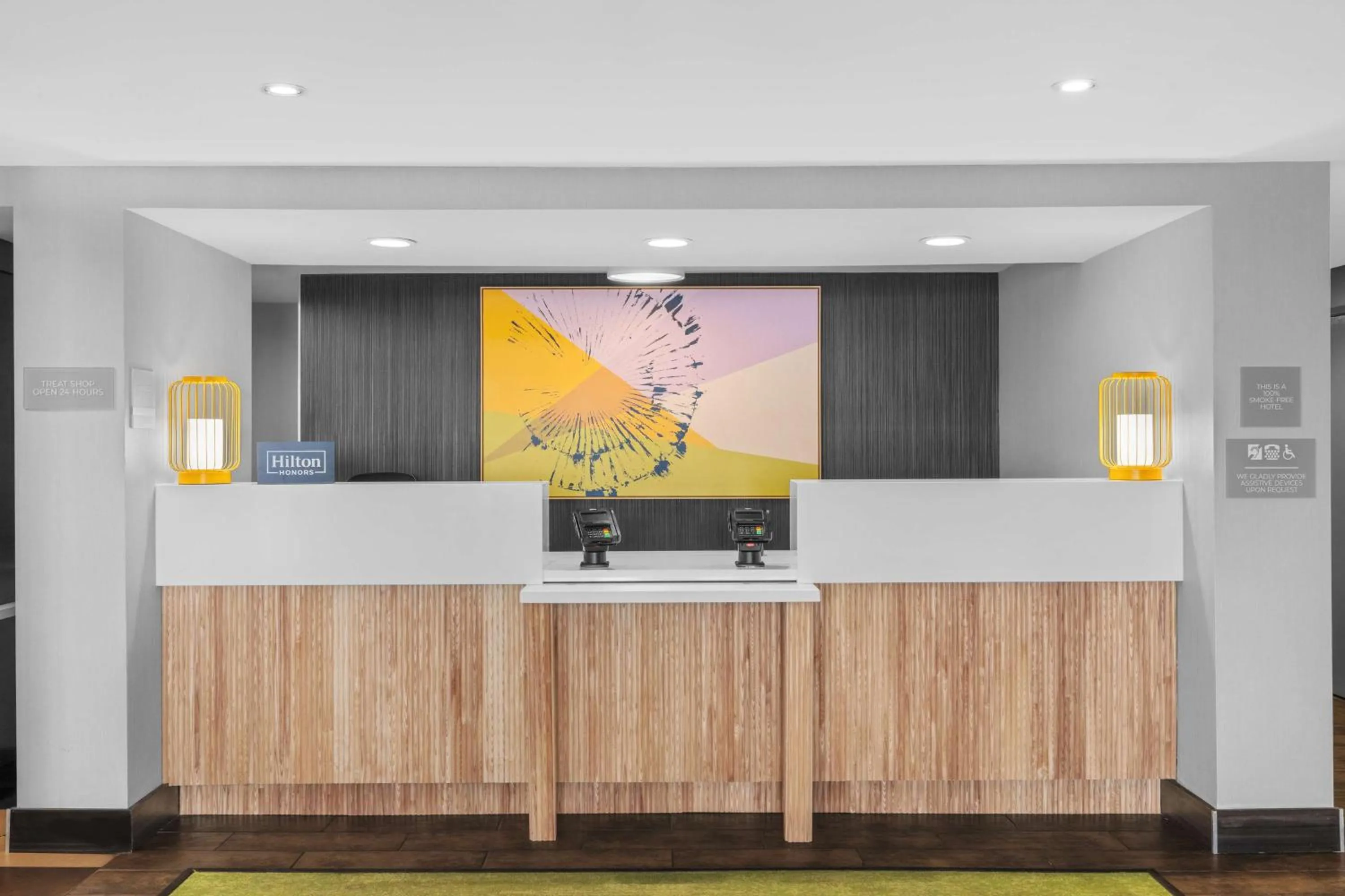 Lobby or reception in Spark by Hilton Bakersfield Central