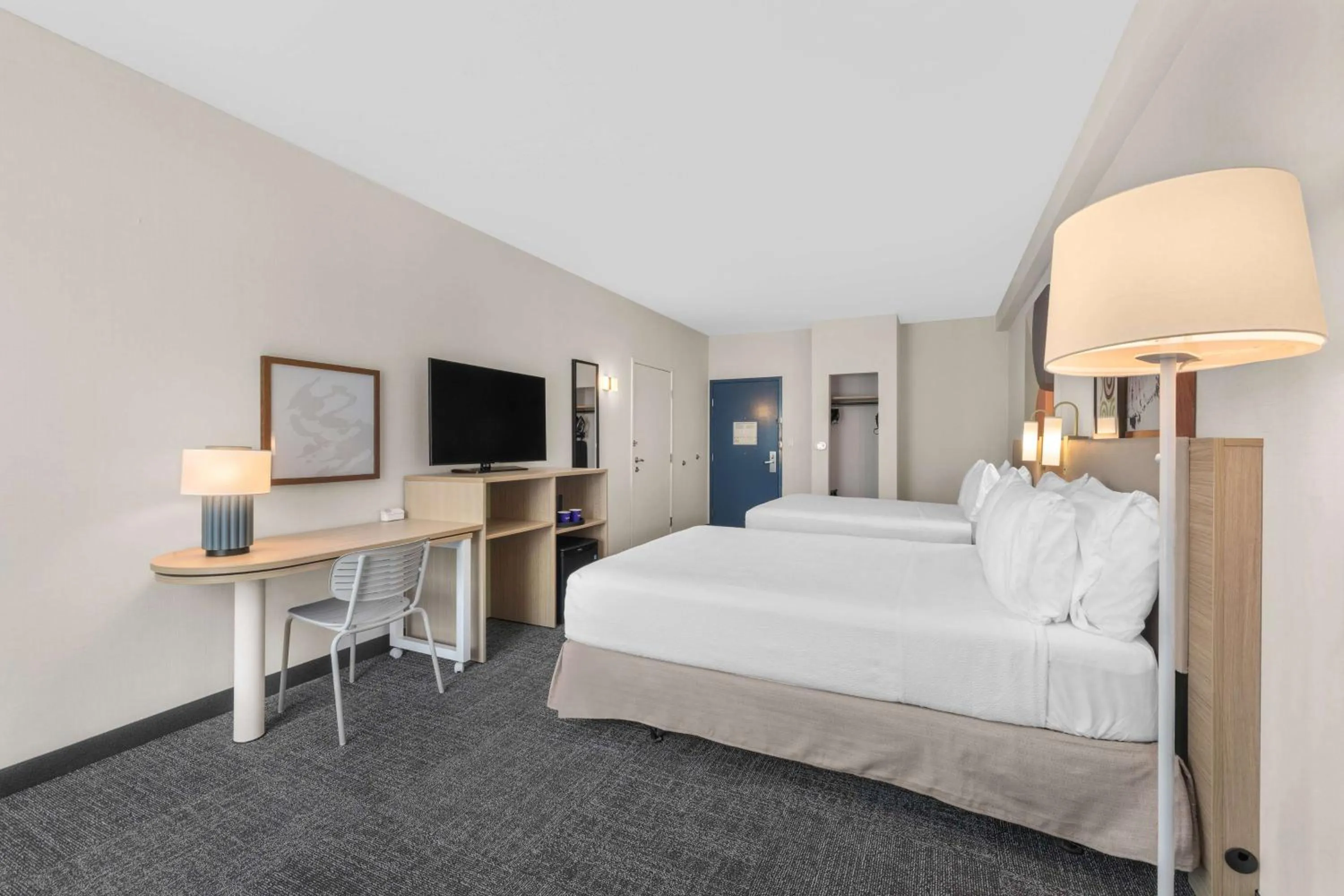 Bedroom, Bed in Spark by Hilton Bakersfield Central