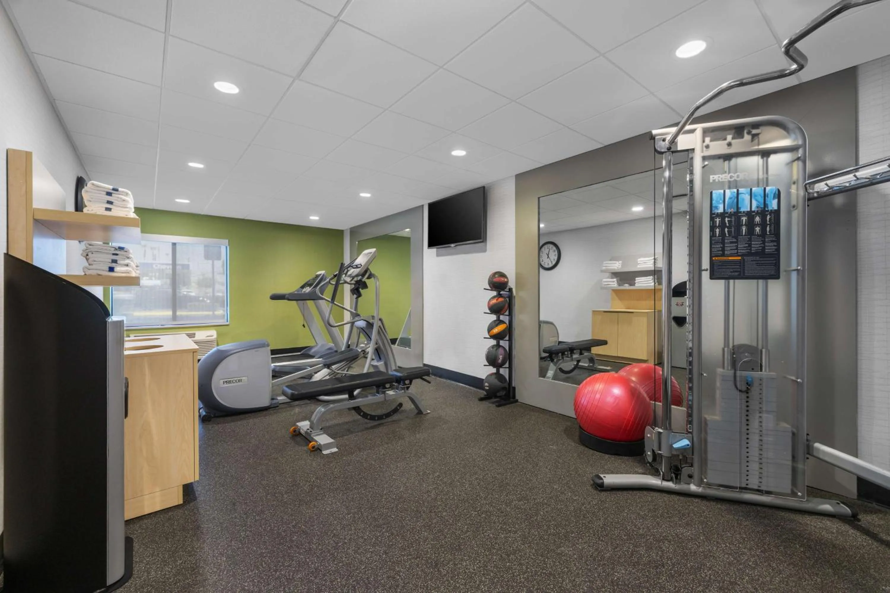 Fitness centre/facilities in Spark by Hilton Bakersfield Central