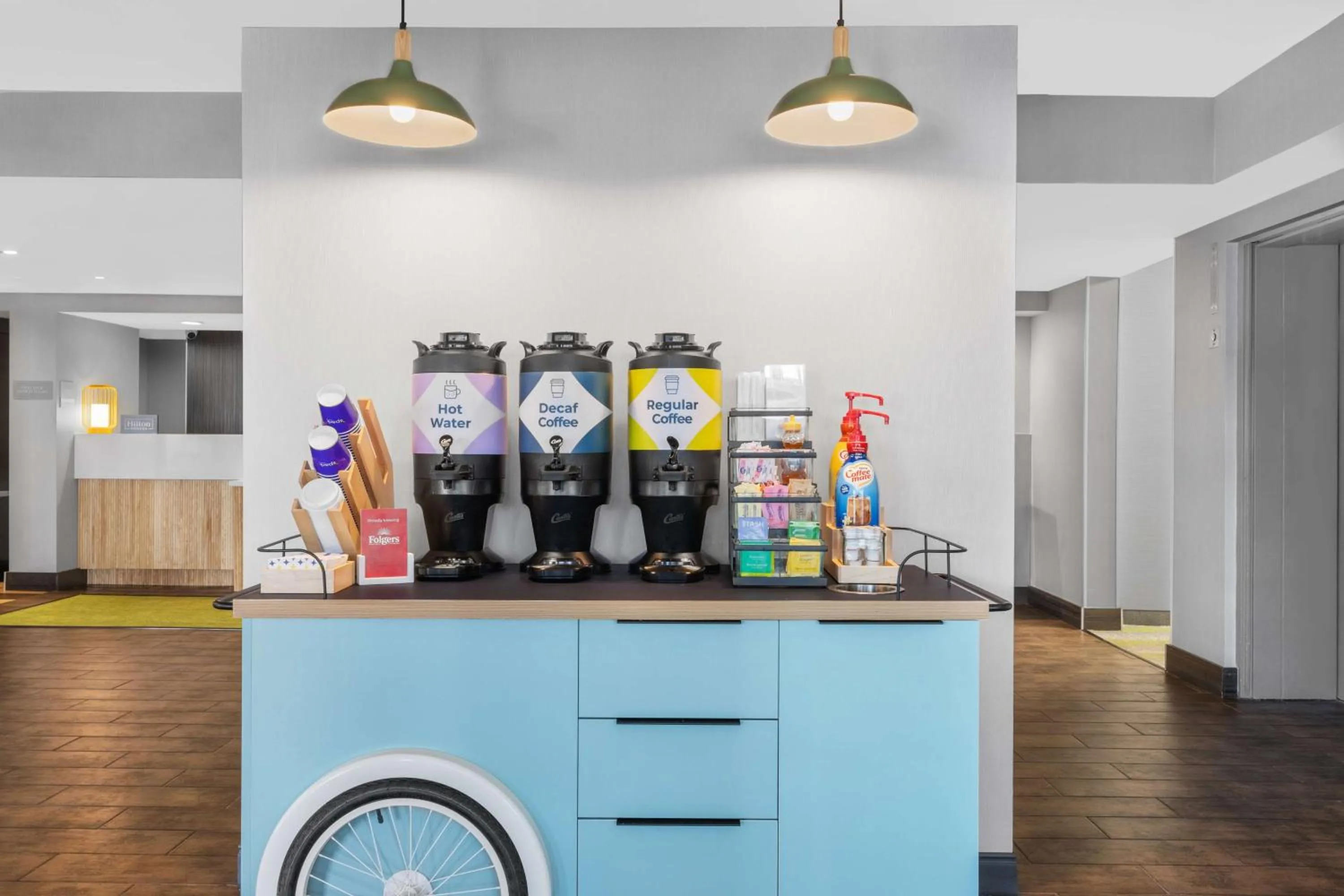 Lobby or reception in Spark by Hilton Bakersfield Central