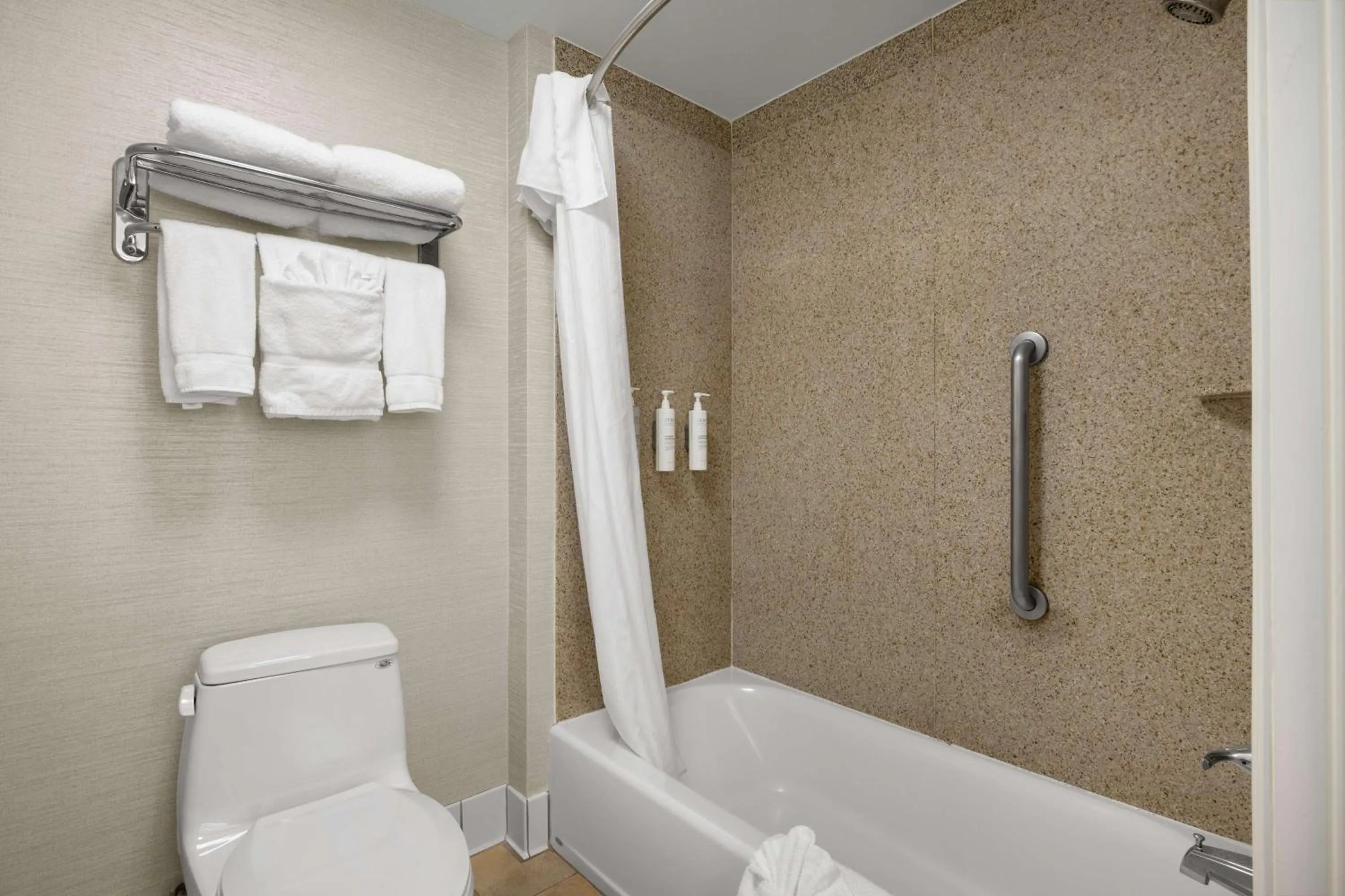 Bathroom in Homewood Suites Bakersfield