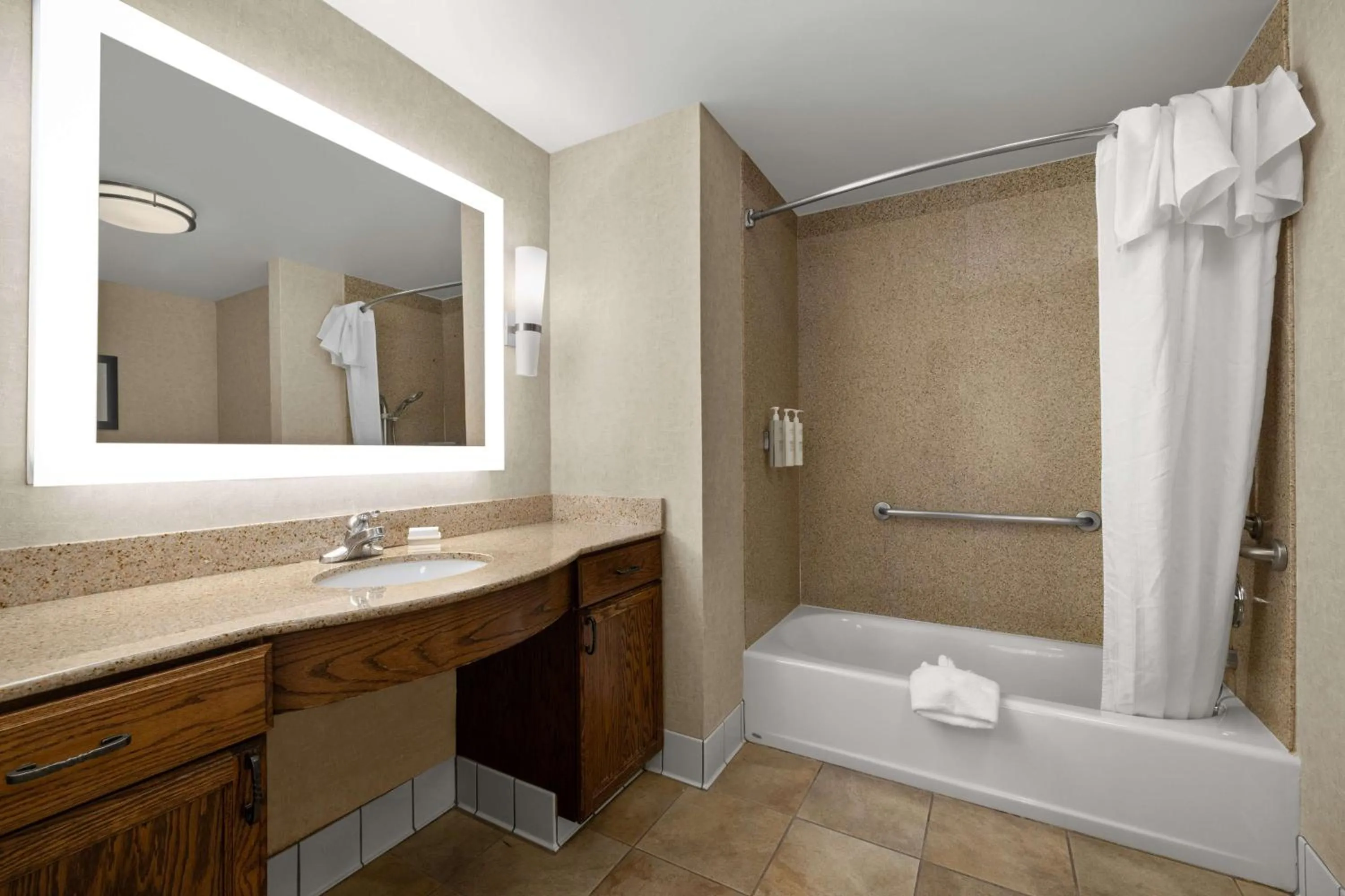 Bathroom in Homewood Suites Bakersfield