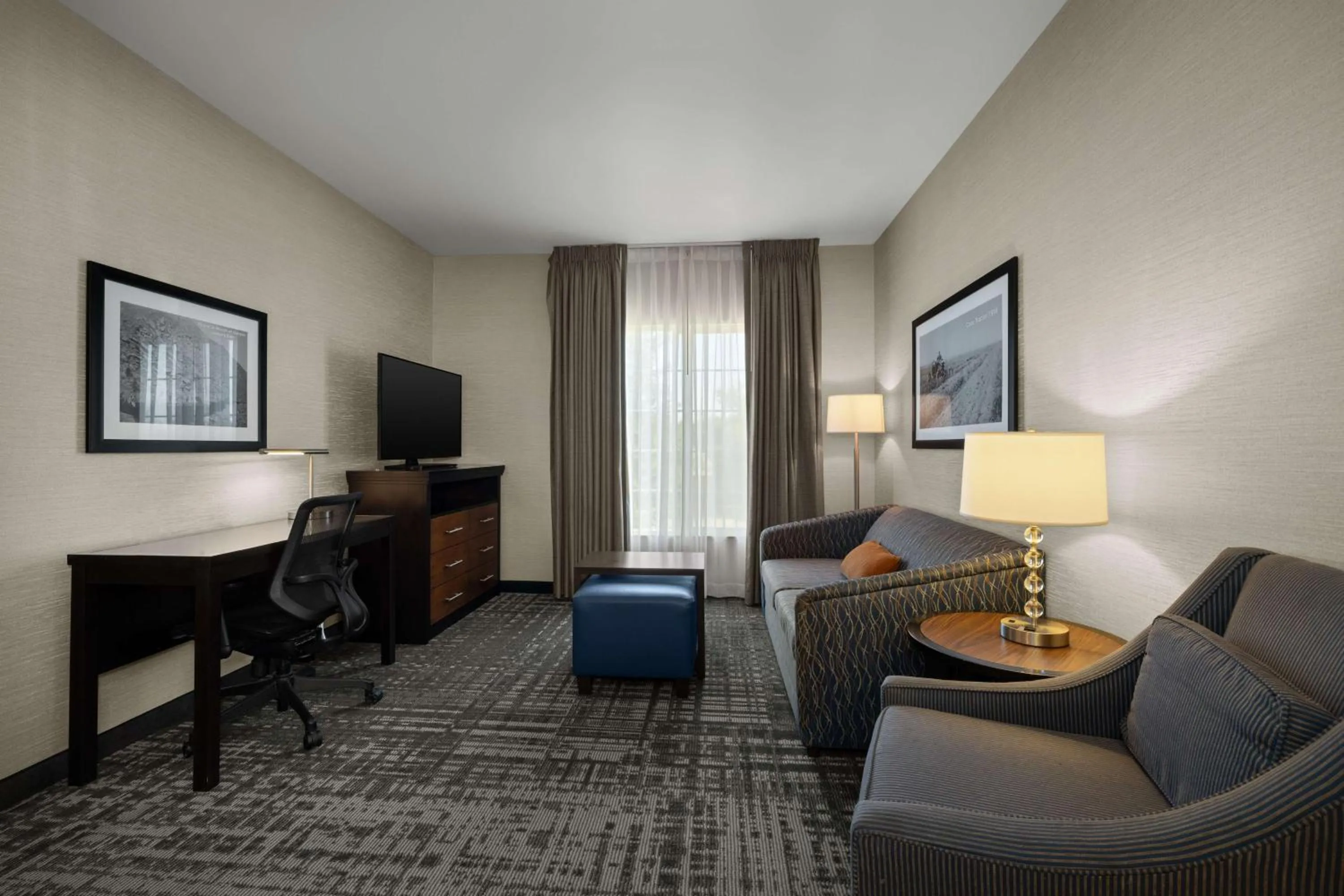 Living room in Homewood Suites Bakersfield