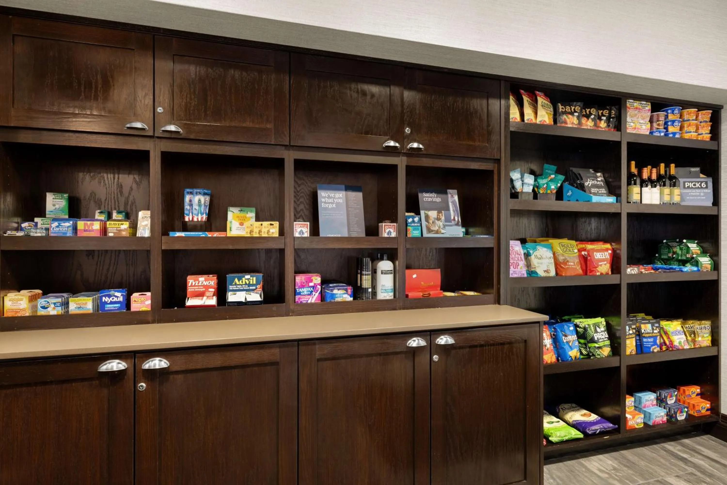 Restaurant/places to eat in Homewood Suites Bakersfield