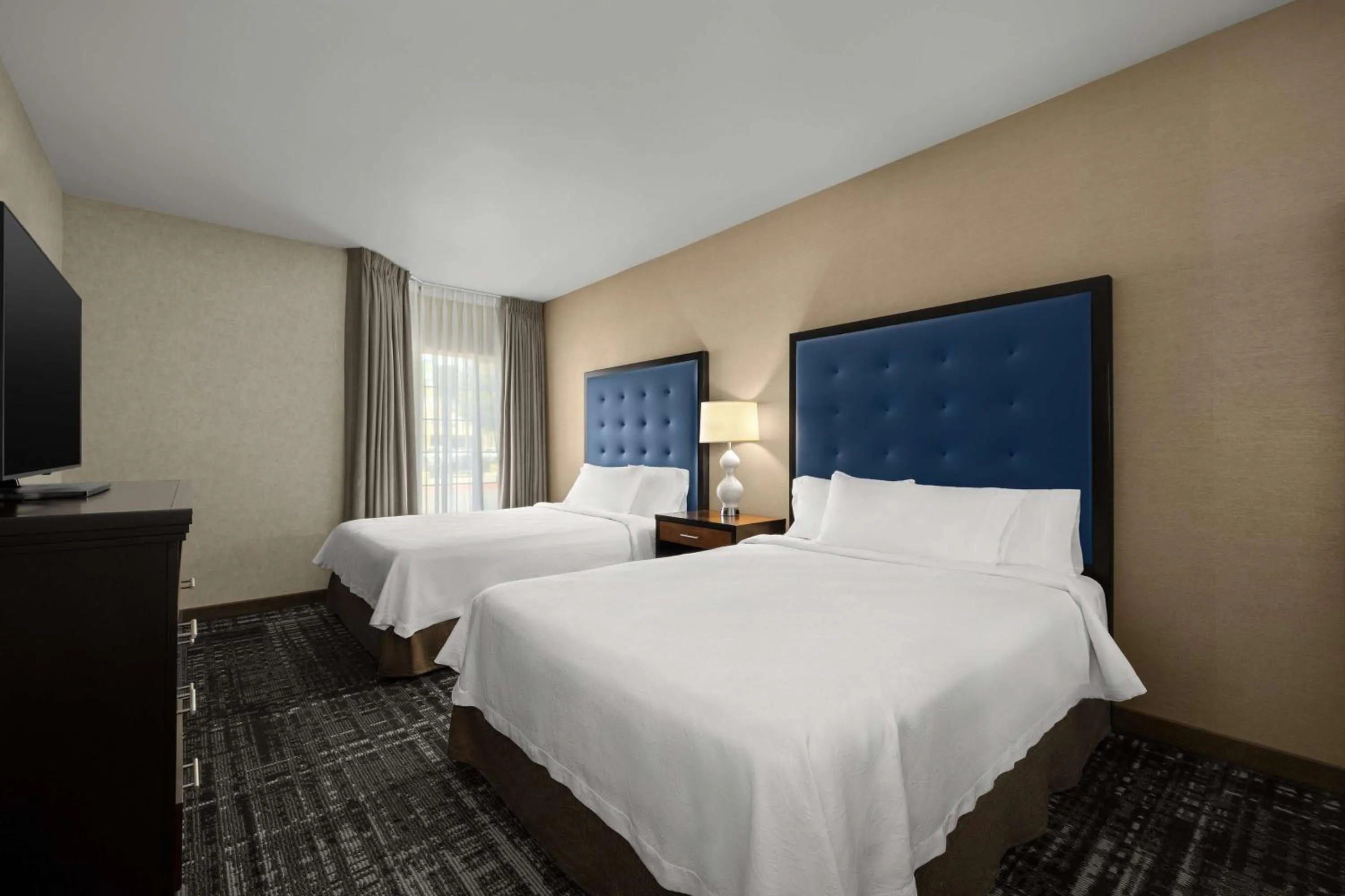 Bed in Homewood Suites Bakersfield