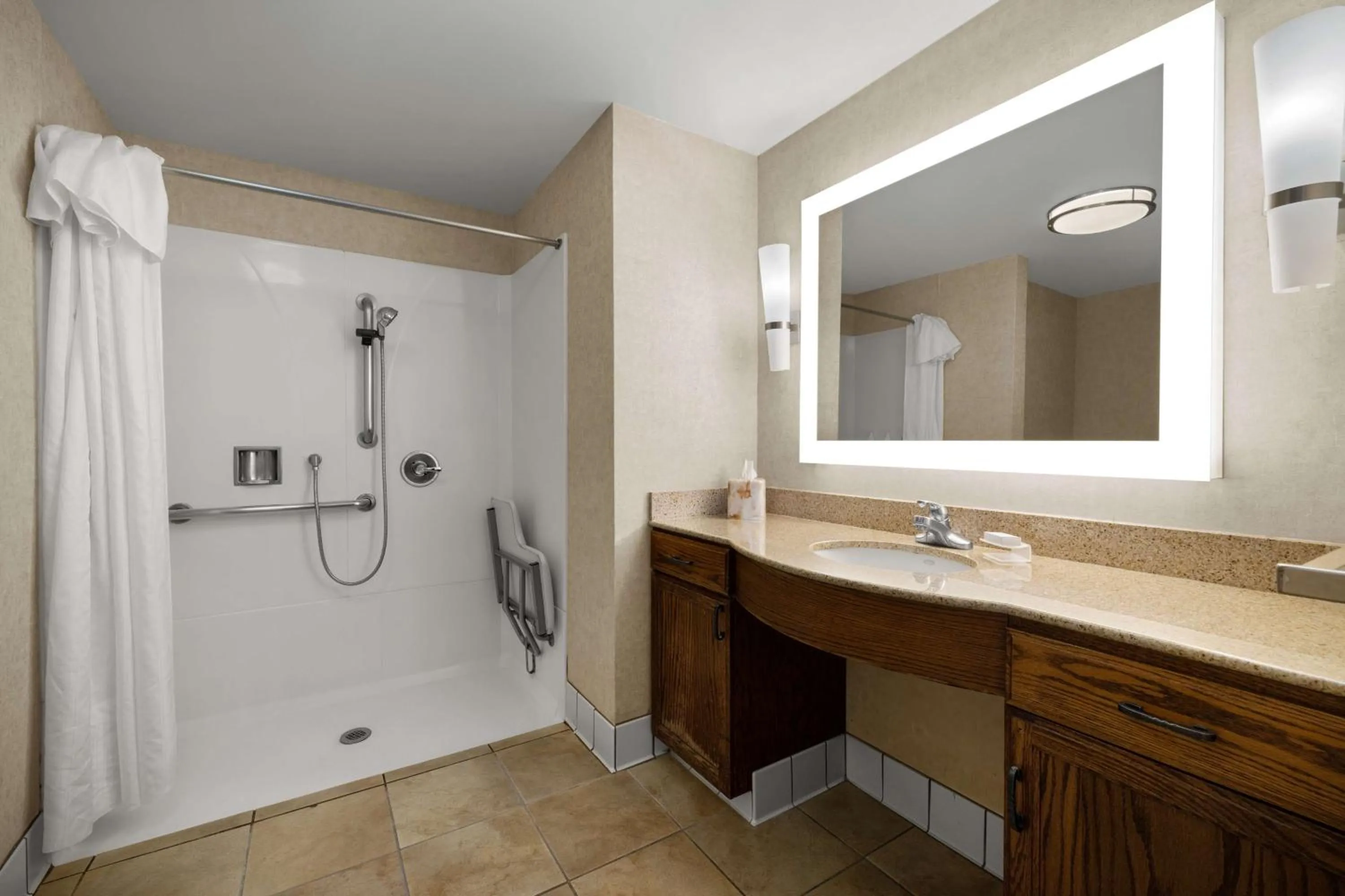 Bathroom in Homewood Suites Bakersfield