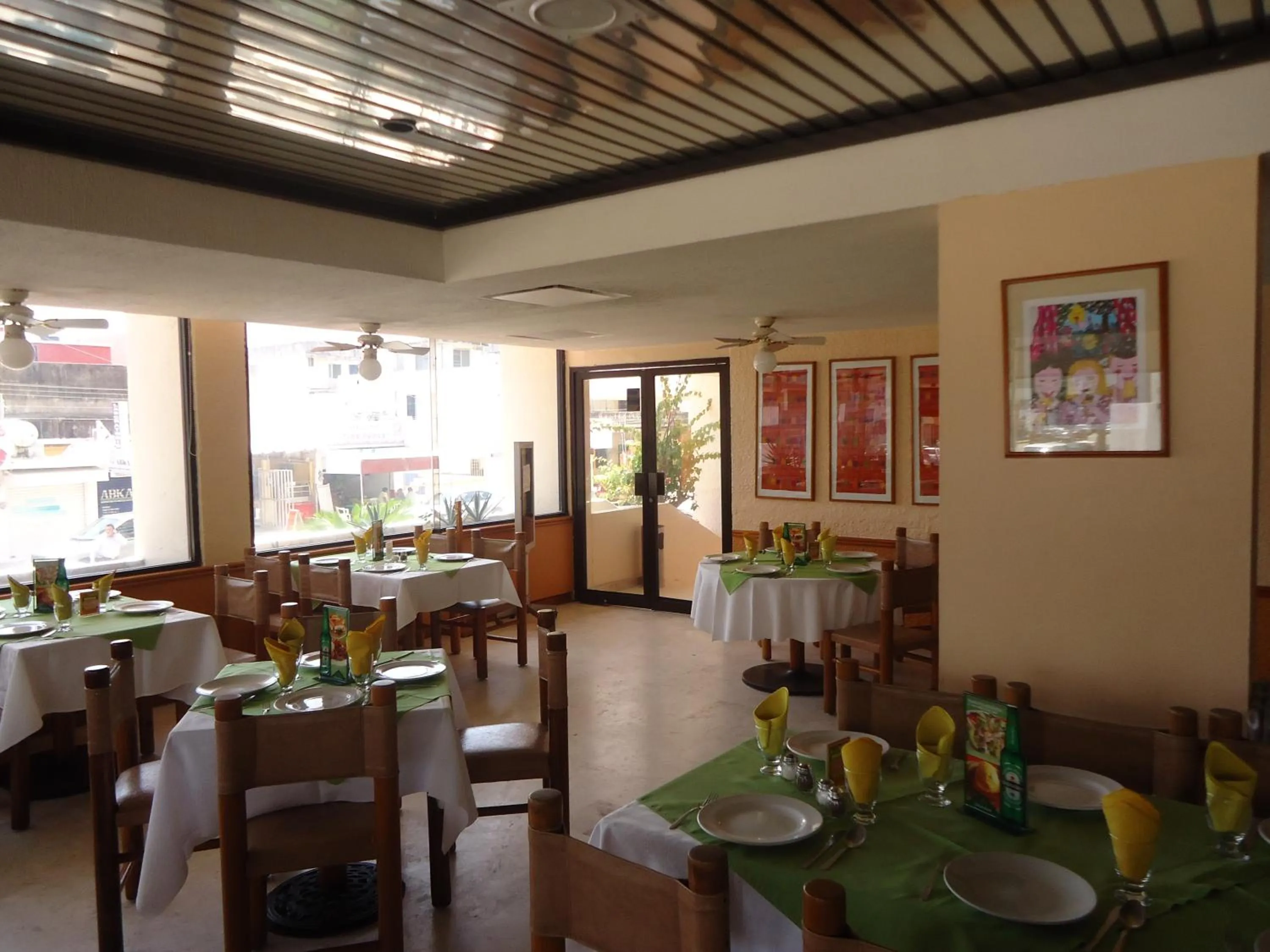 Food and drinks in Hotel Enriquez