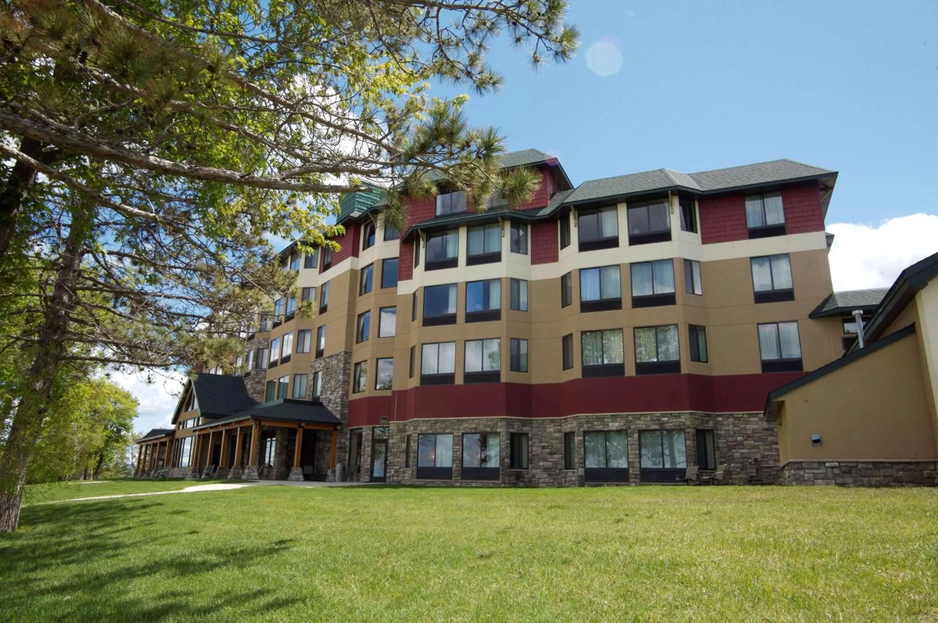 Property building in SouthShore Hotel on Lake Bemidji, Trademark Coll by Wyndham