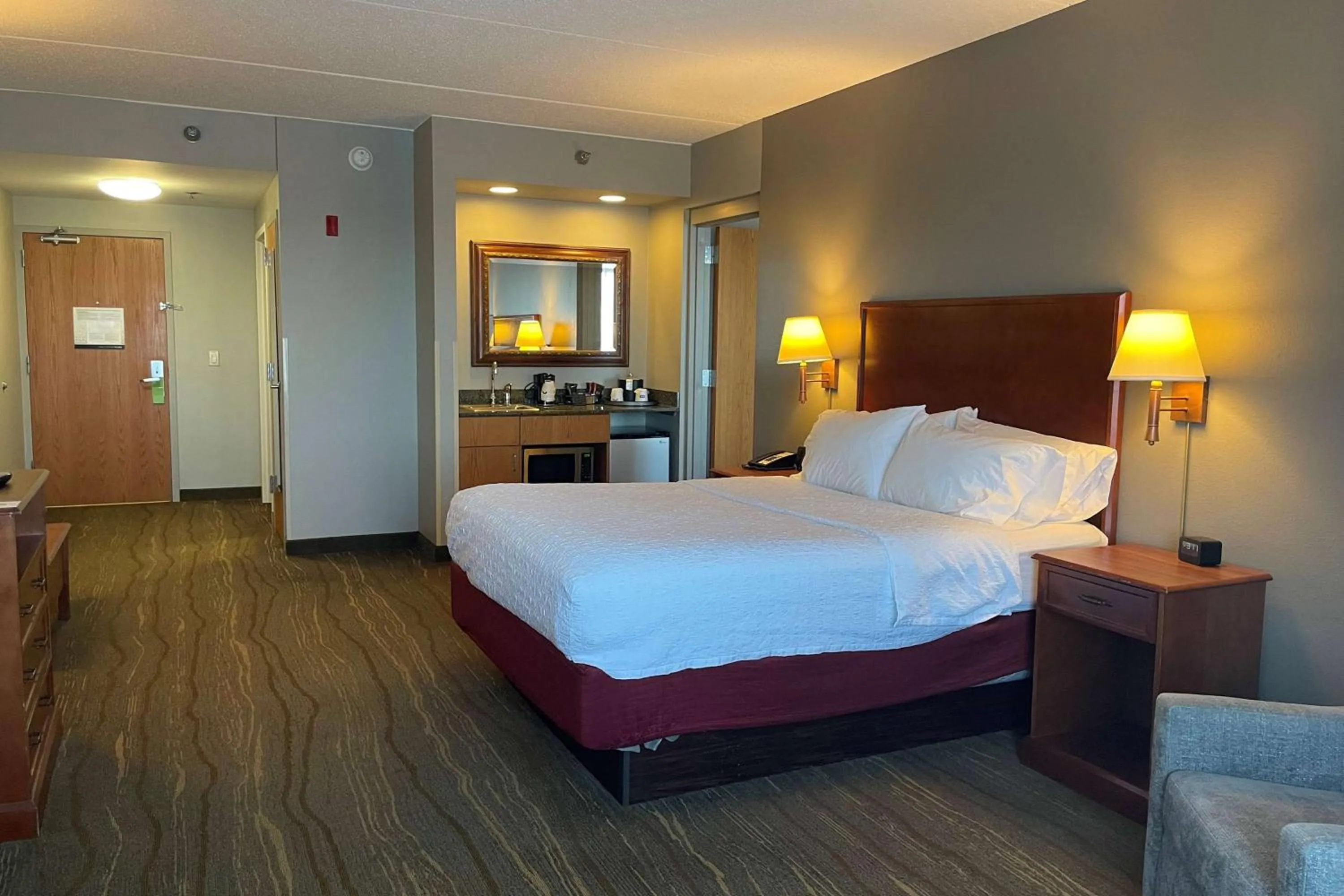 Photo of the whole room, Bed in SouthShore Hotel on Lake Bemidji, Trademark Coll by Wyndham