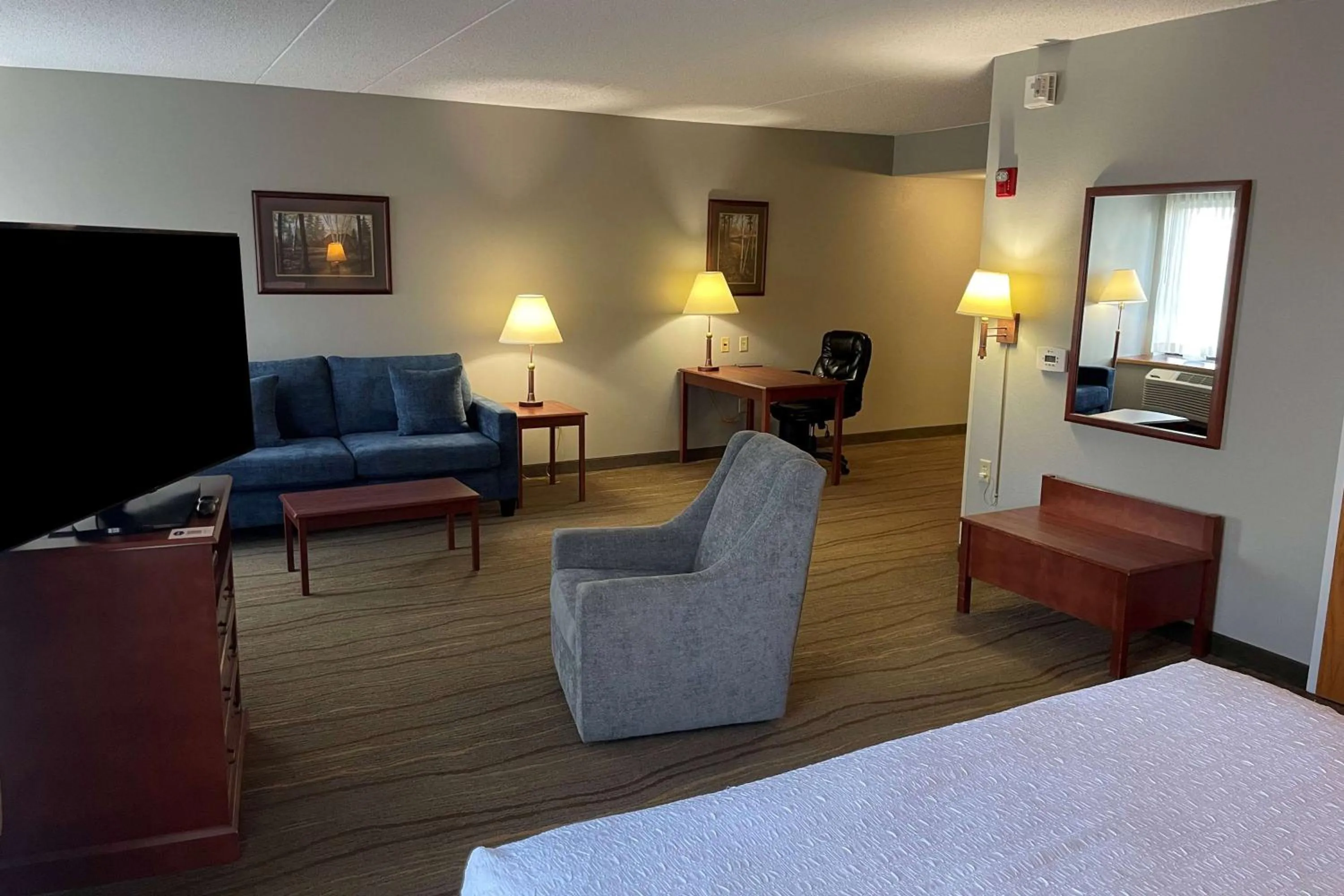 Photo of the whole room, Bed in SouthShore Hotel on Lake Bemidji, Trademark Coll by Wyndham