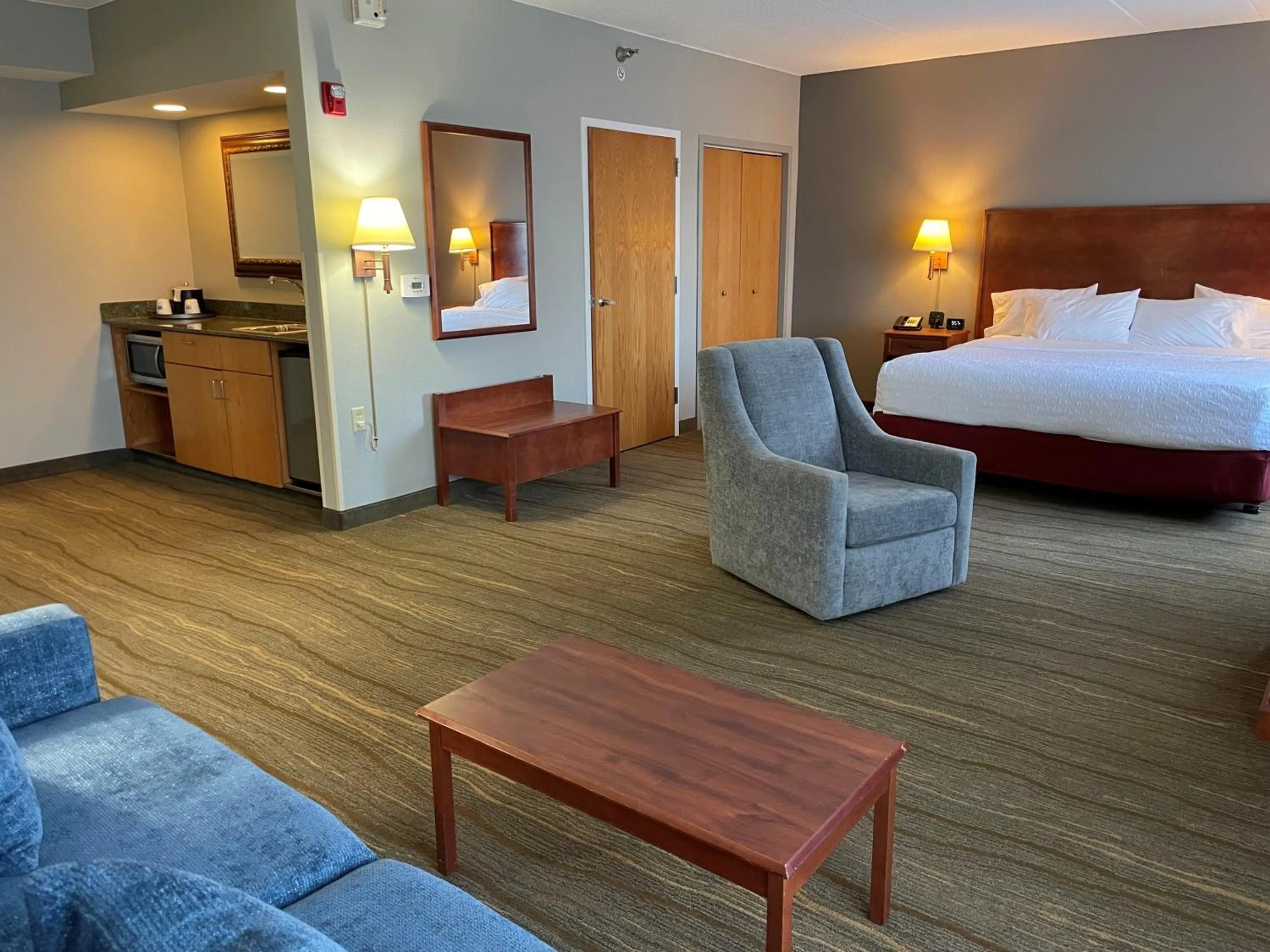 Bed in SouthShore Hotel on Lake Bemidji, Trademark Coll by Wyndham