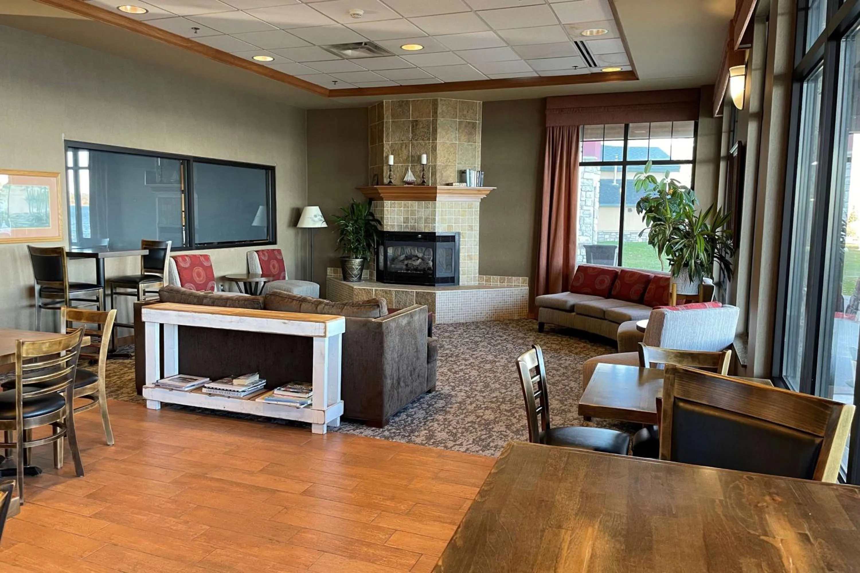 Lobby or reception in SouthShore Hotel on Lake Bemidji, Trademark Coll by Wyndham