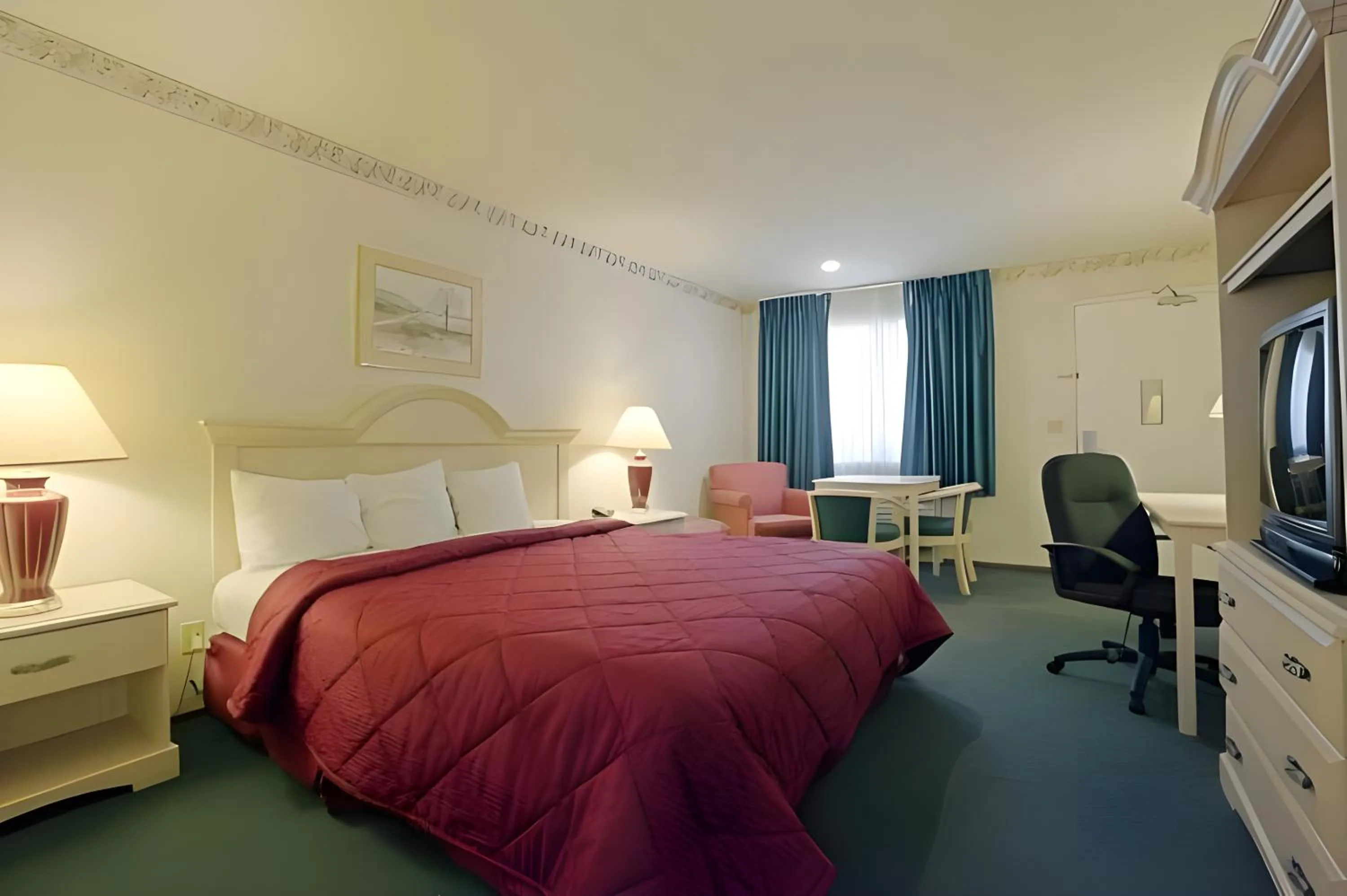 TV and multimedia, Bed in Days Inn by Wyndham Gilroy