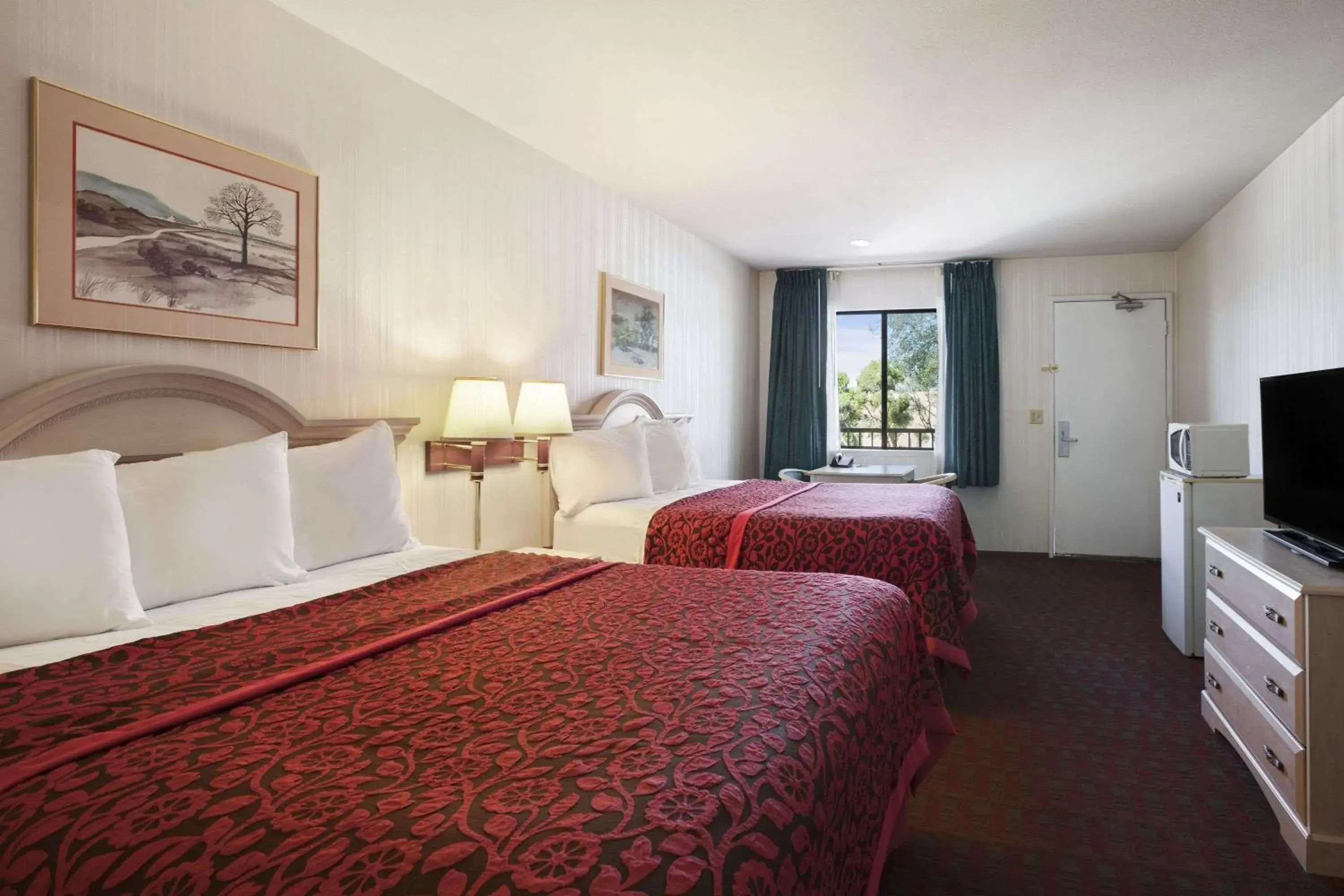 Queen Room with Two Queen Beds - Non-Smoking in Days Inn by Wyndham Gilroy Queen Room with Two Queen Beds - Non-Smoking in Days Inn by Wyndham Gilroy