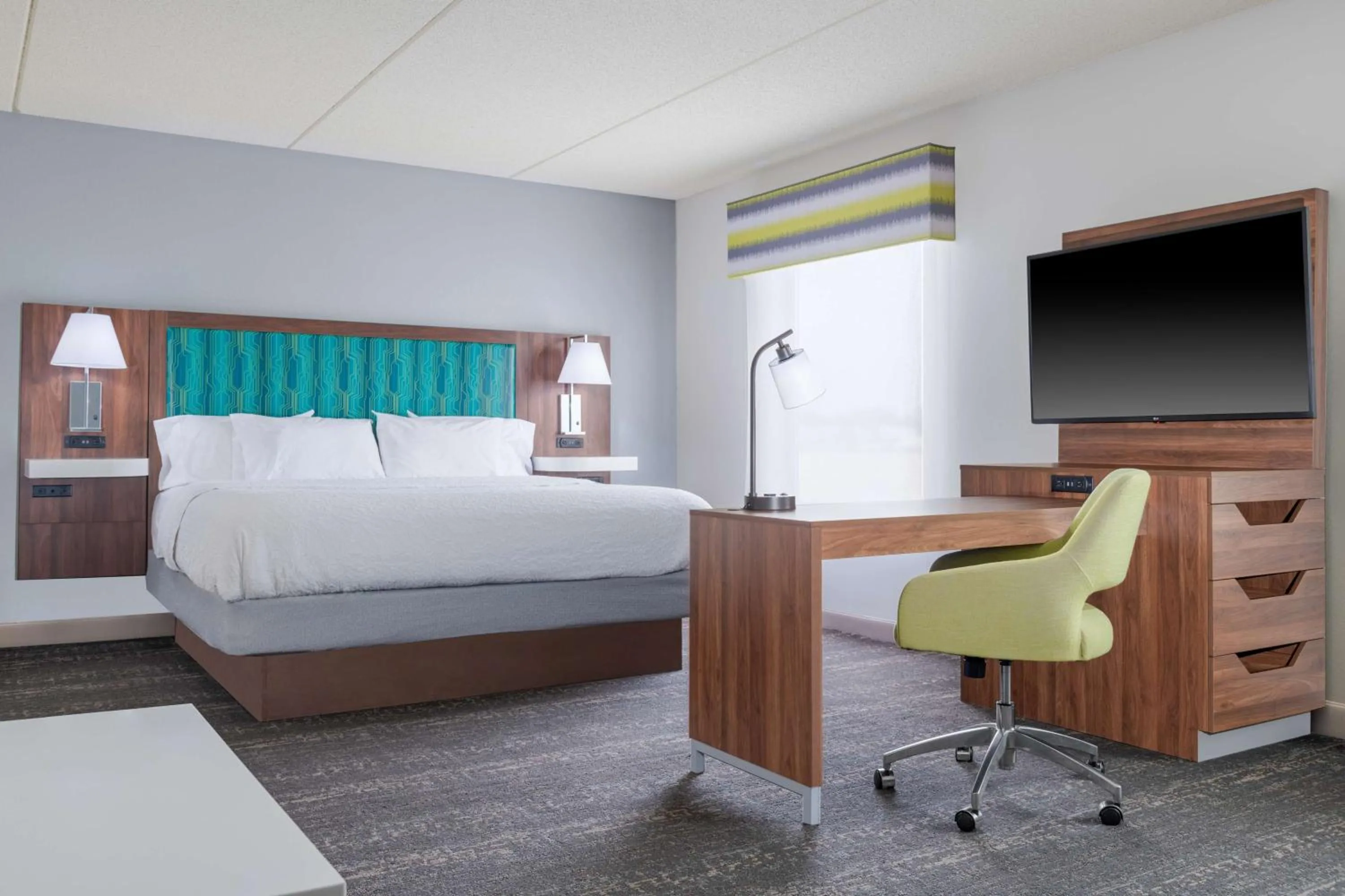 Bedroom, Bed in Hampton Inn & Suites Brookings