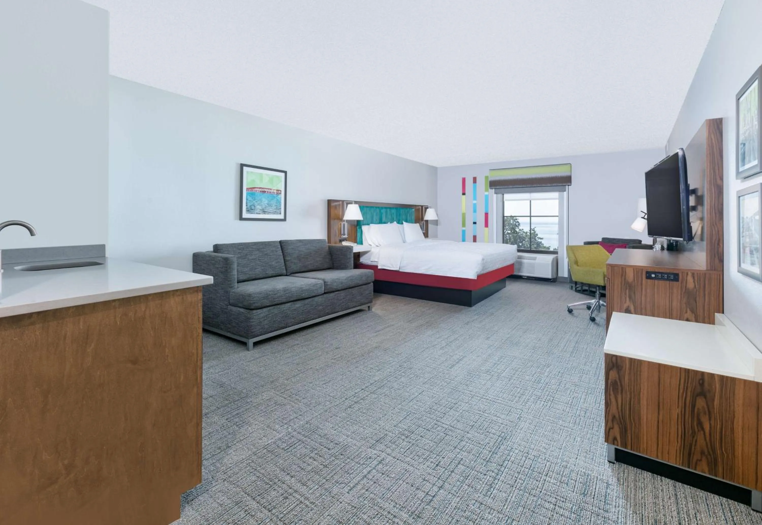 Living room, Bed in Hampton Inn Biloxi Beach Boulevard