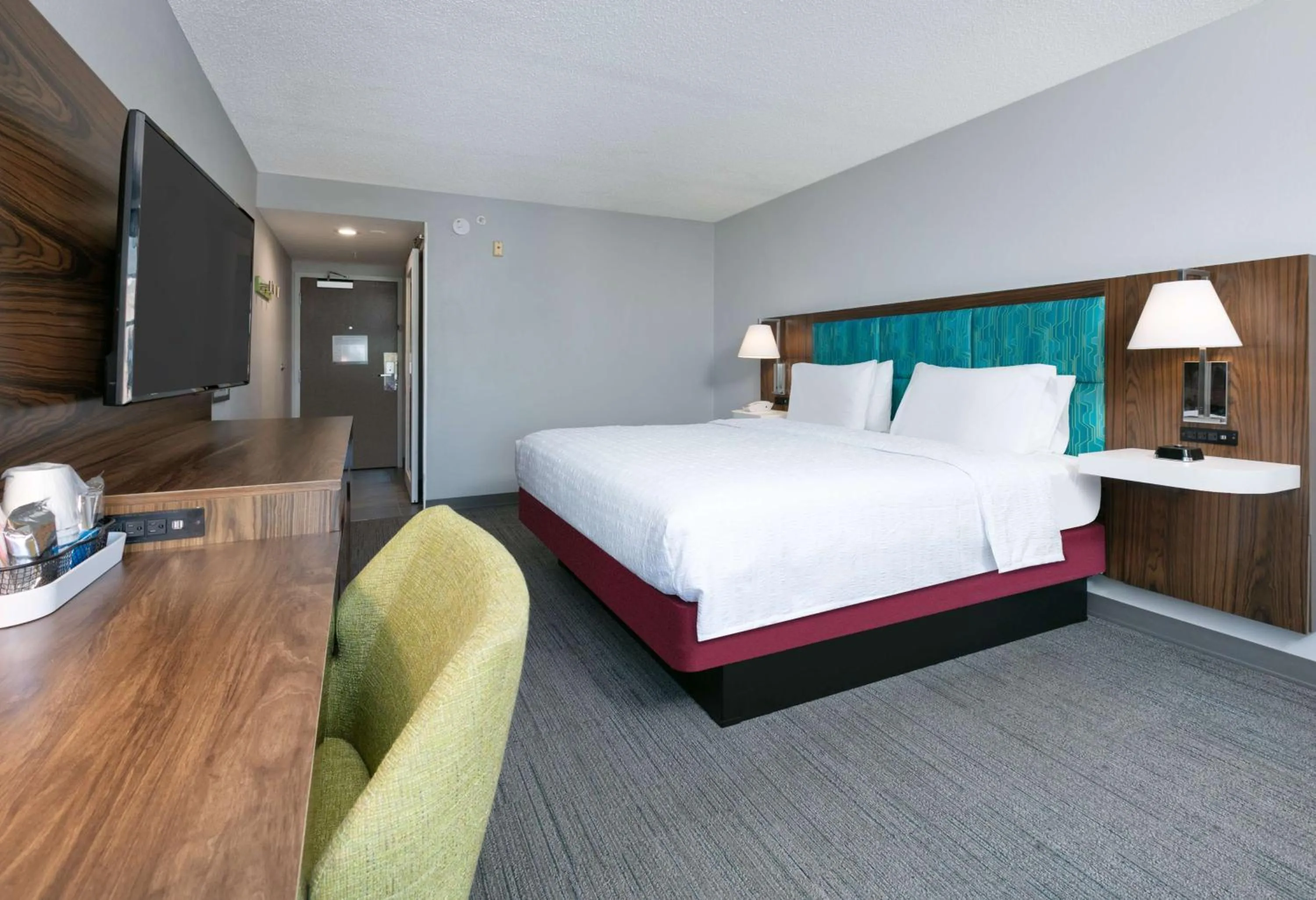 Bed in Hampton Inn Biloxi Beach Boulevard