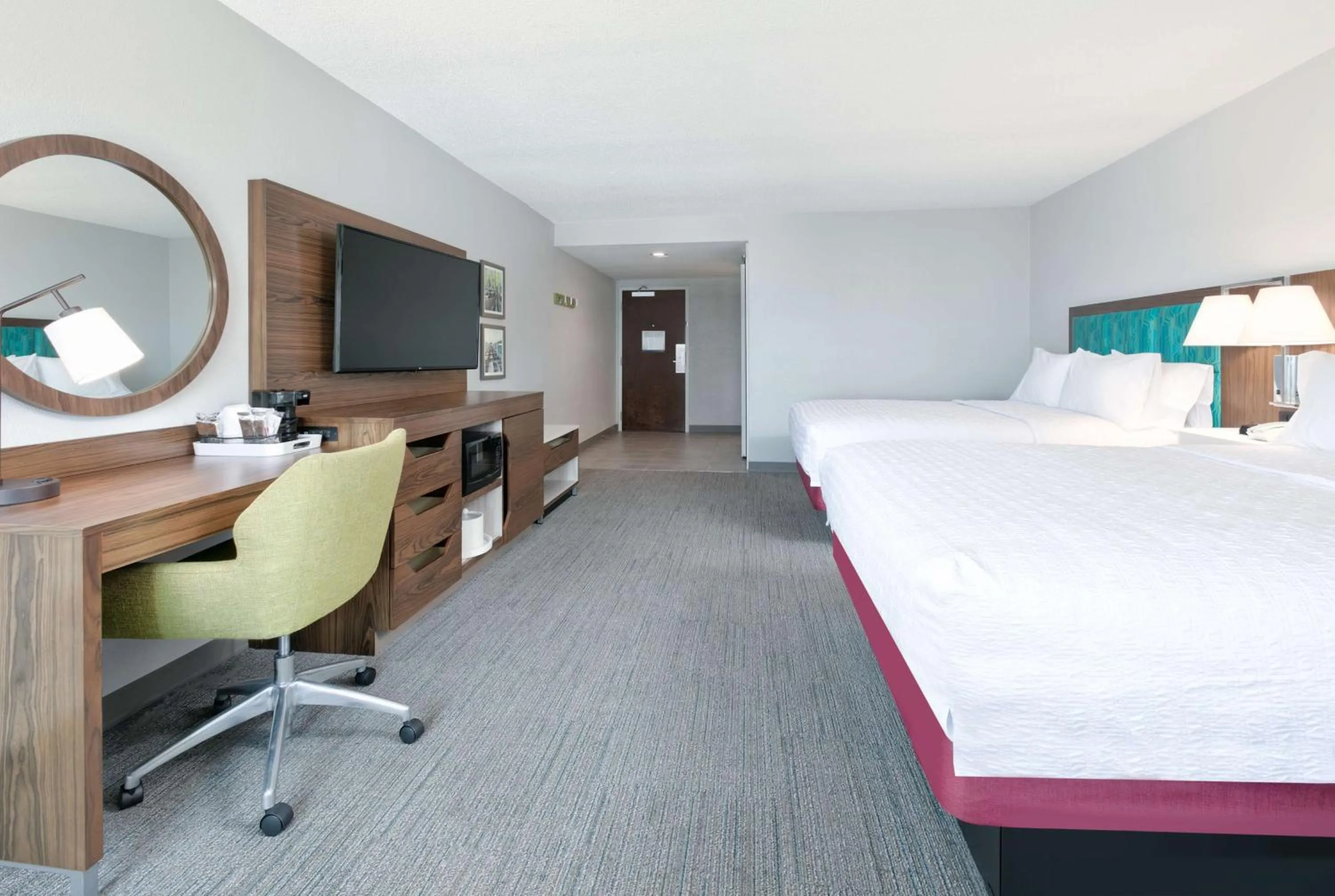 Bedroom, Bed in Hampton Inn Biloxi Beach Boulevard