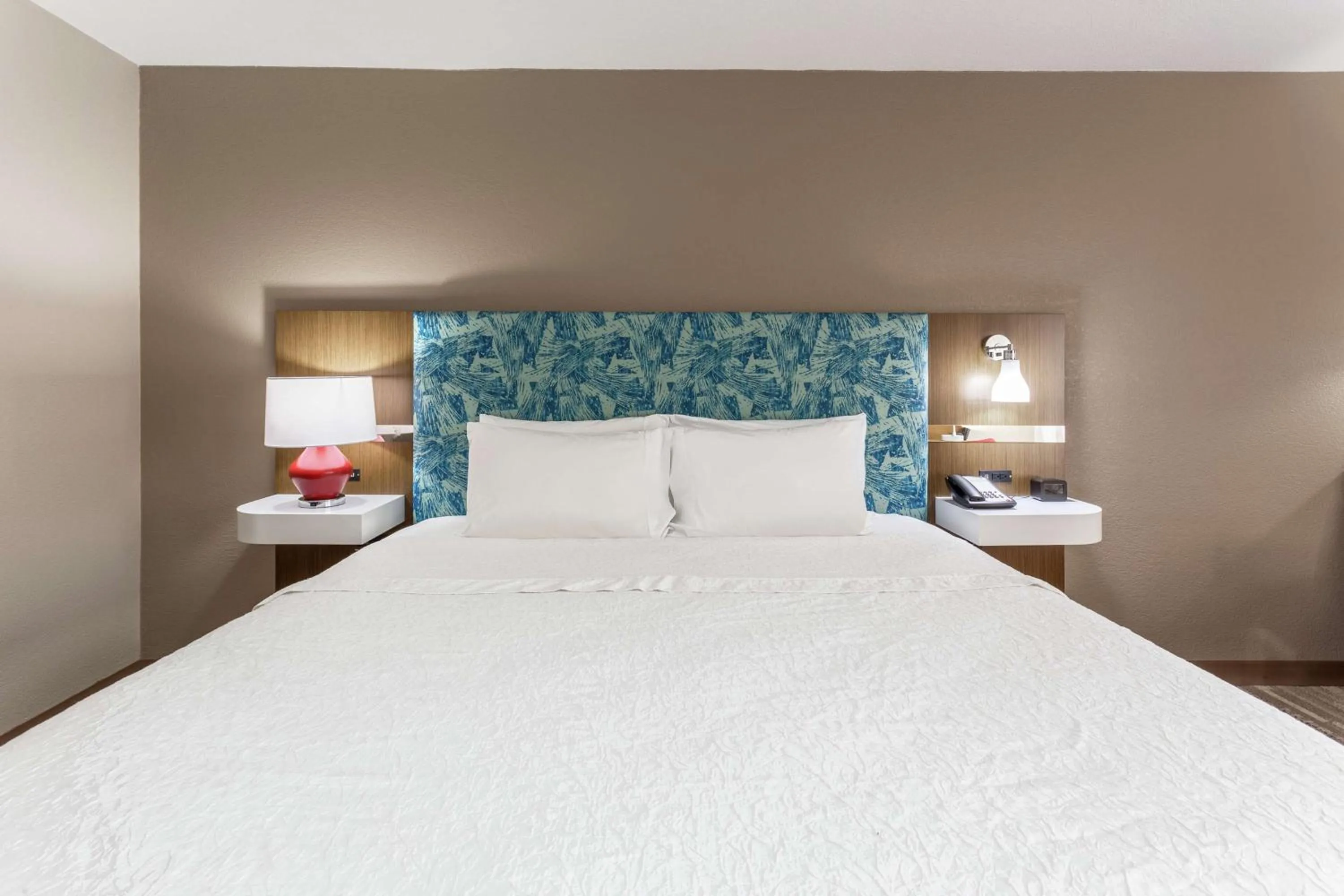 Bed in Hampton Inn Biloxi-Ocean Springs