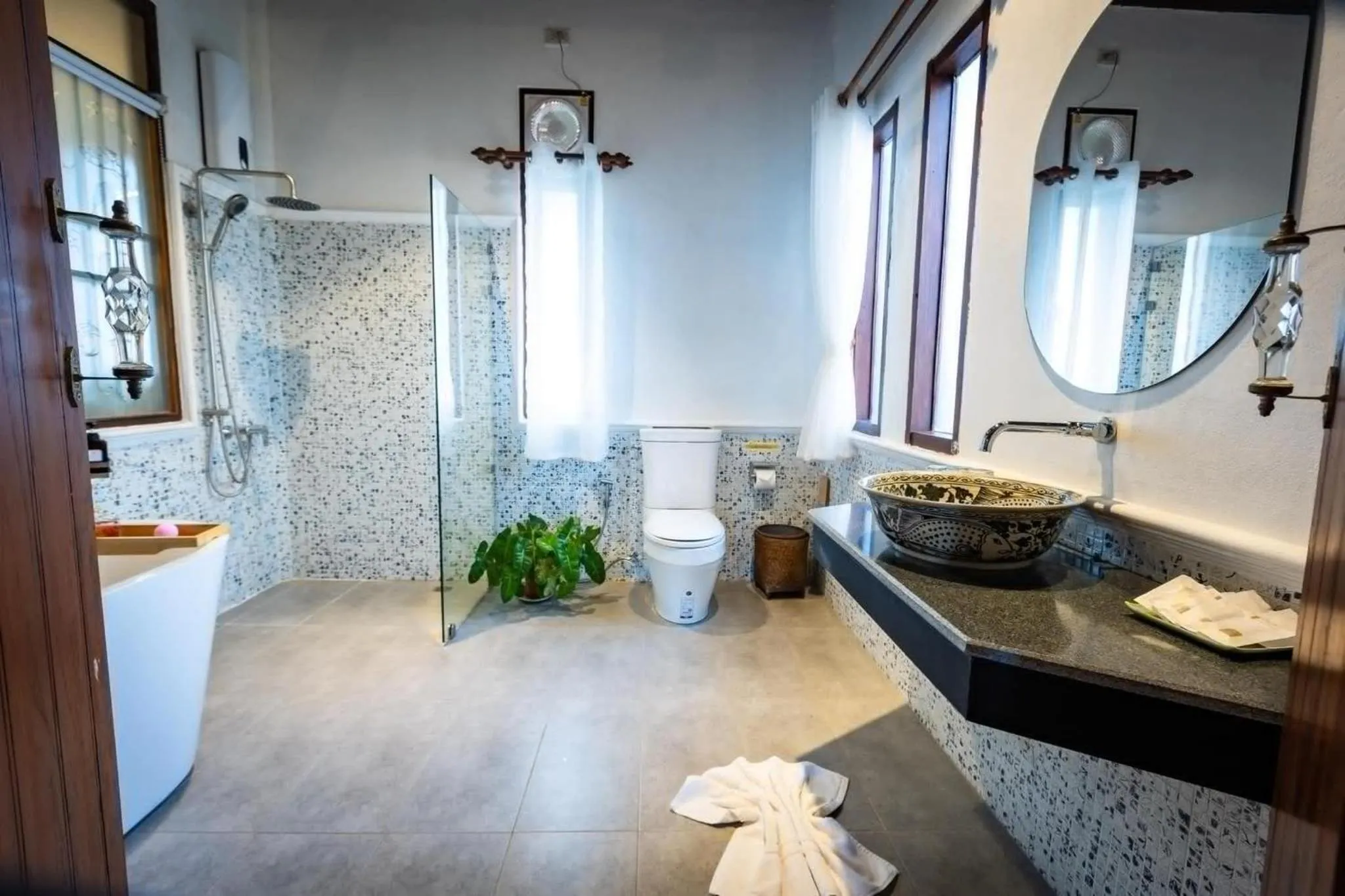 Bathroom in Ruean Thai Hotel