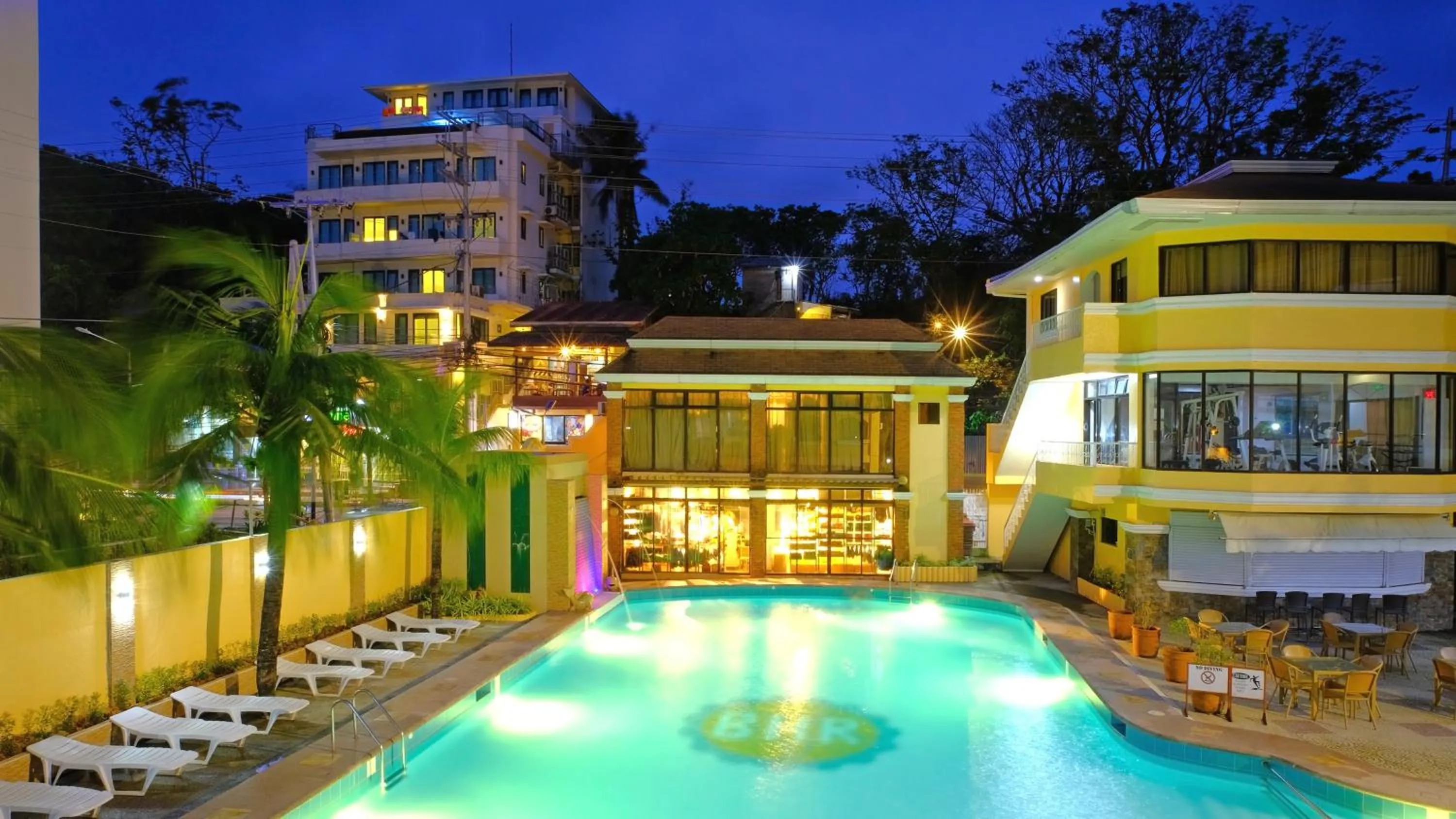 Swimming pool in Boracay Holiday Resort