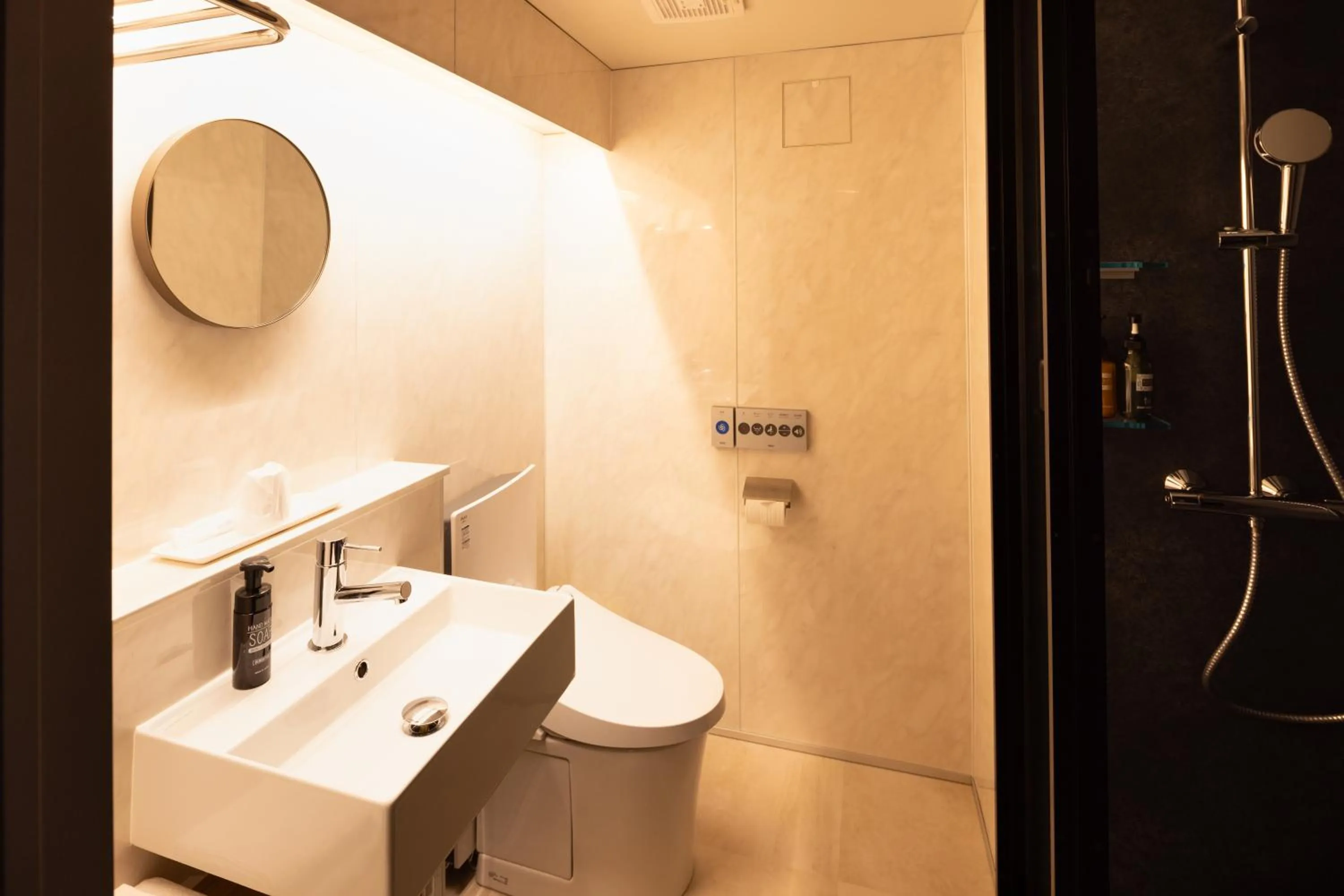 Shower in Ryokan Asakusa Shigetsu