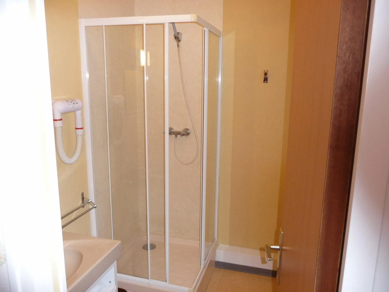 Bathroom in Hotel du Haut Marais