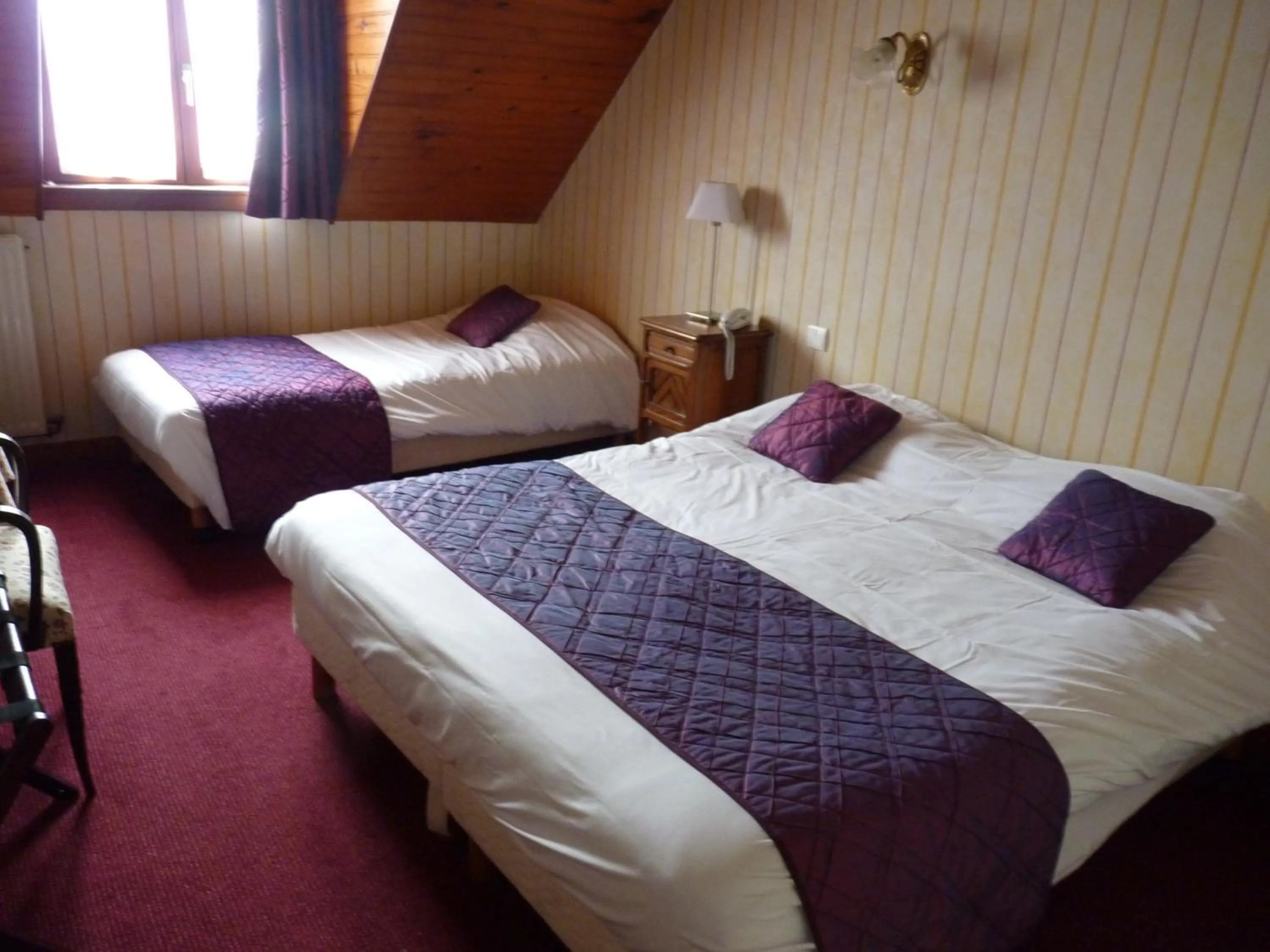 Bed in Logis Hôtels Restaurant Le Relais Chenonceaux