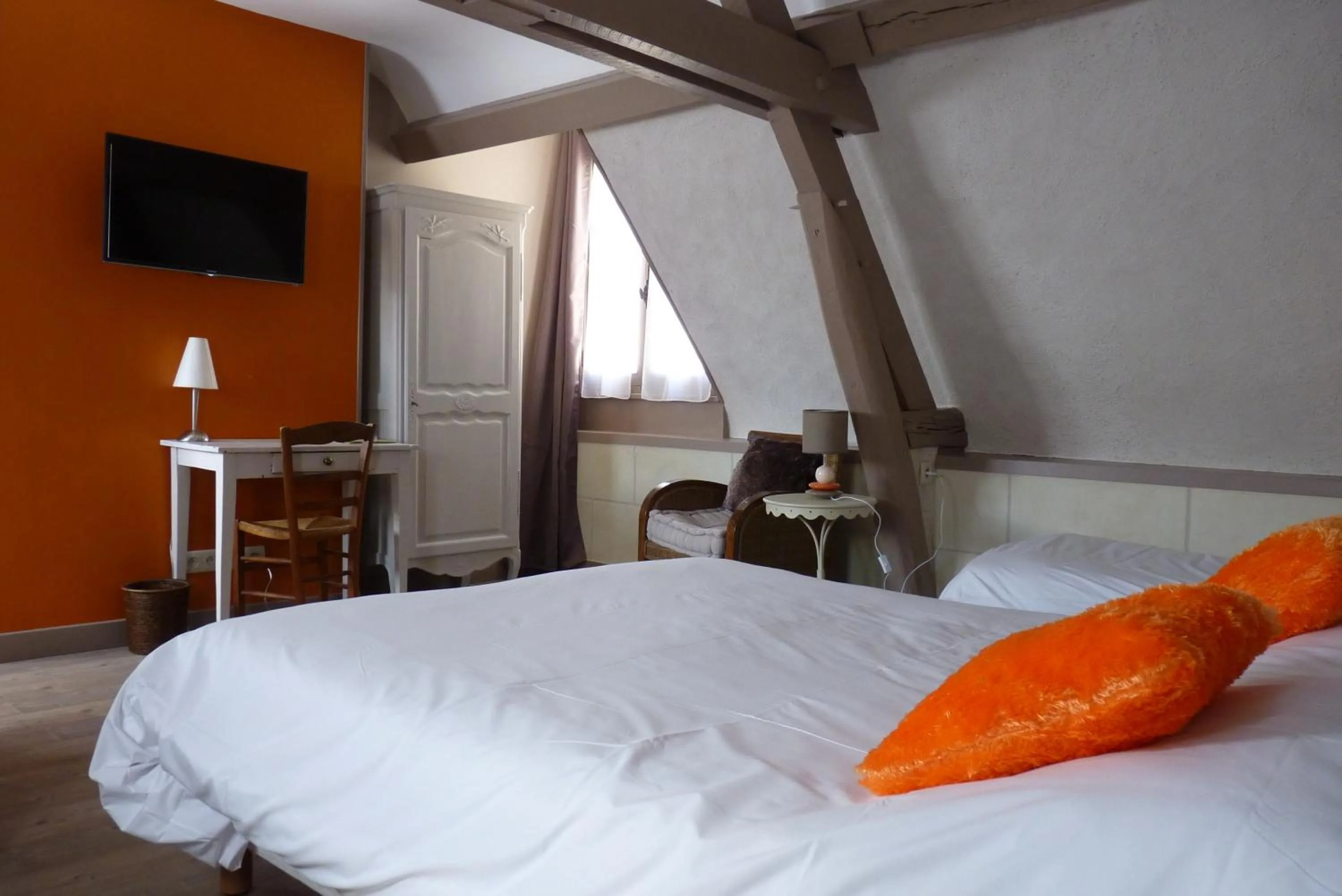 Day, Bed in Logis Hôtels Restaurant Le Relais Chenonceaux