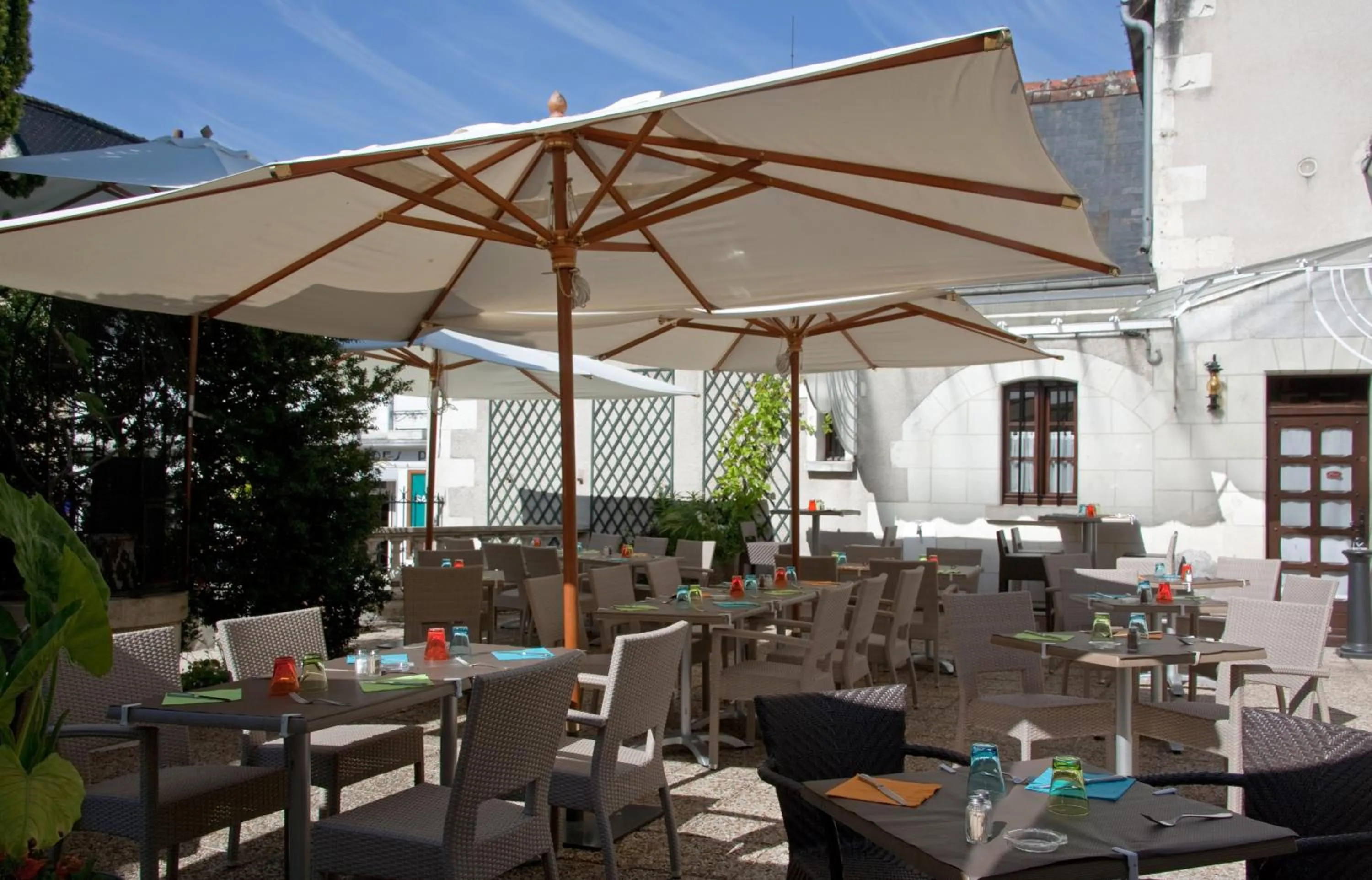 Balcony/Terrace in Logis Hôtels Restaurant Le Relais Chenonceaux