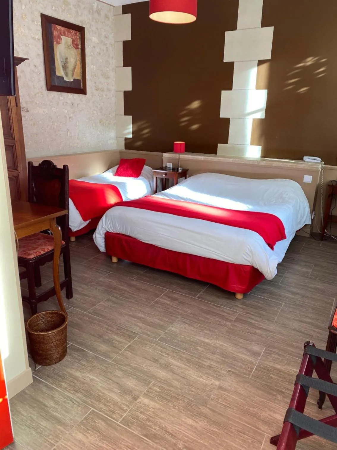 Bed in Logis Hôtels Restaurant Le Relais Chenonceaux