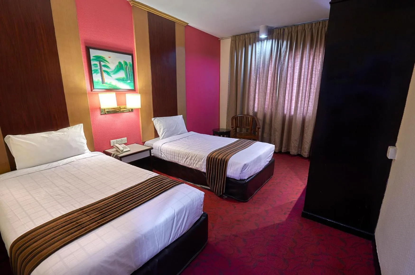 Photo of the whole room, Bed in Palace Hotel