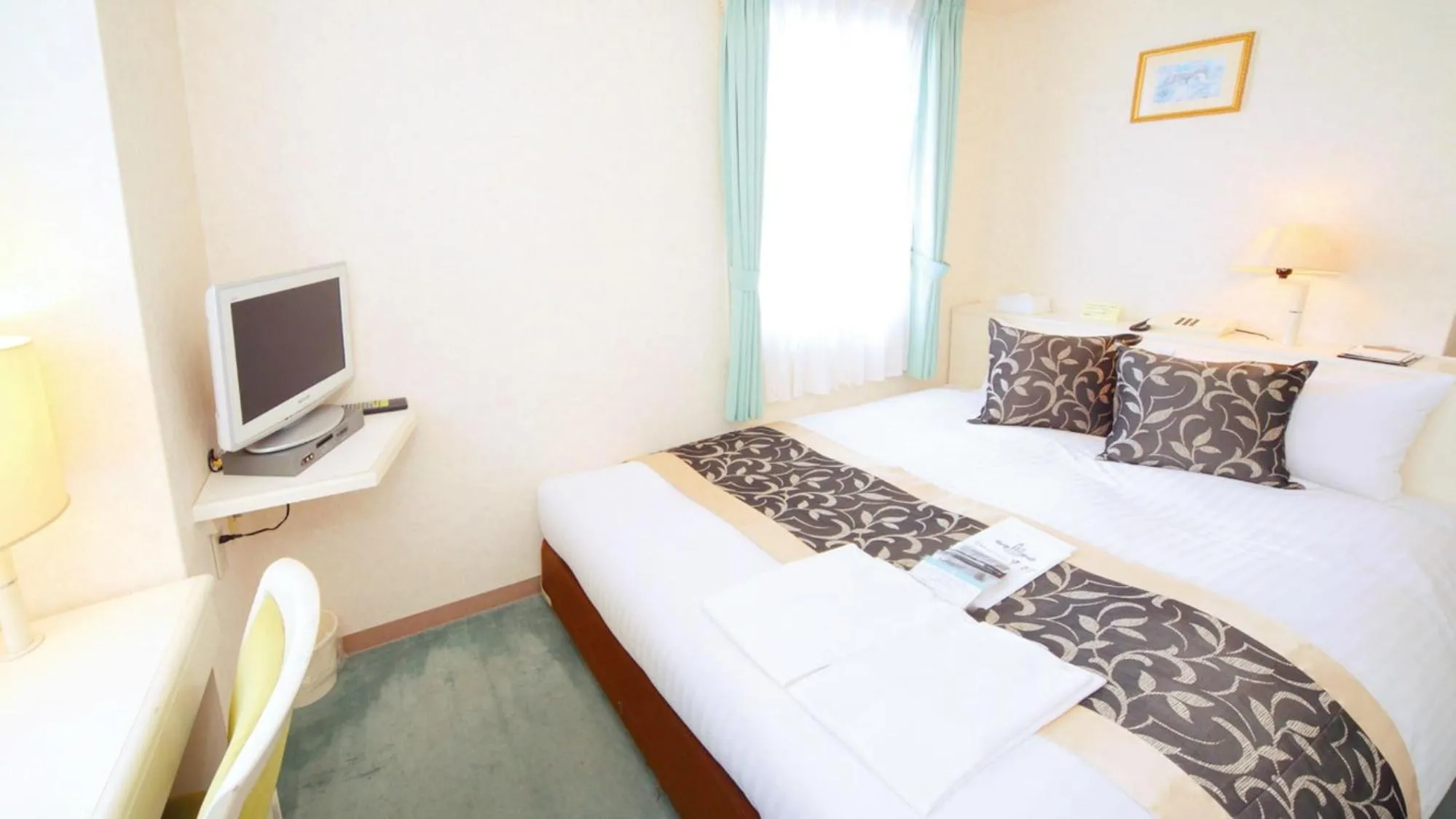 Bed in Hotel Chatelet Inn Kyoto