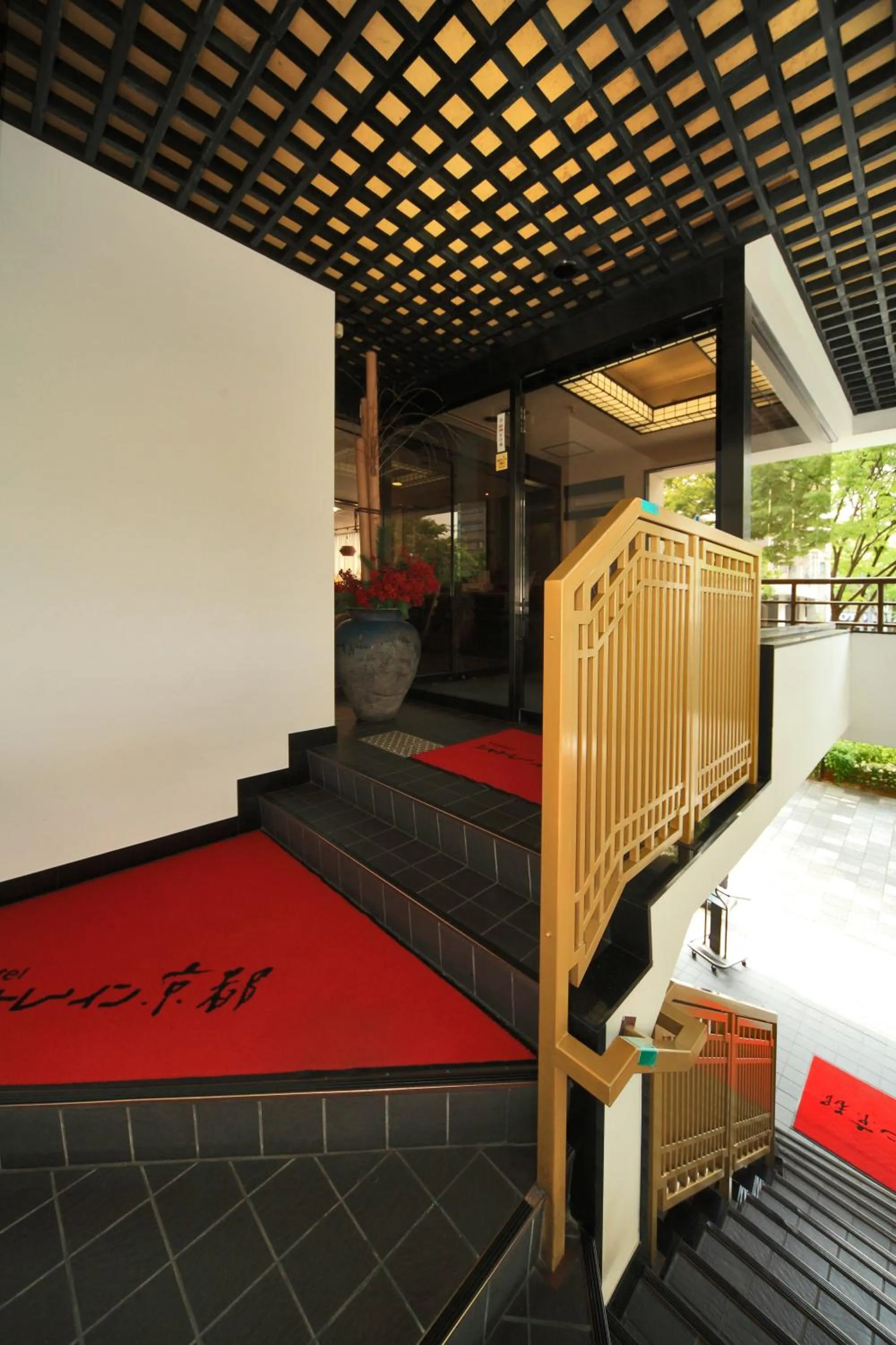 Facade/entrance, Bed in Hotel Chatelet Inn Kyoto