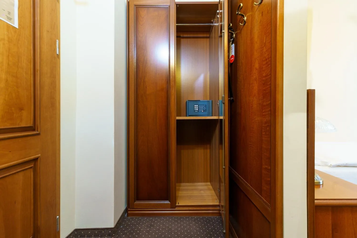 wardrobe in Spa Hotel Anglický Dvůr