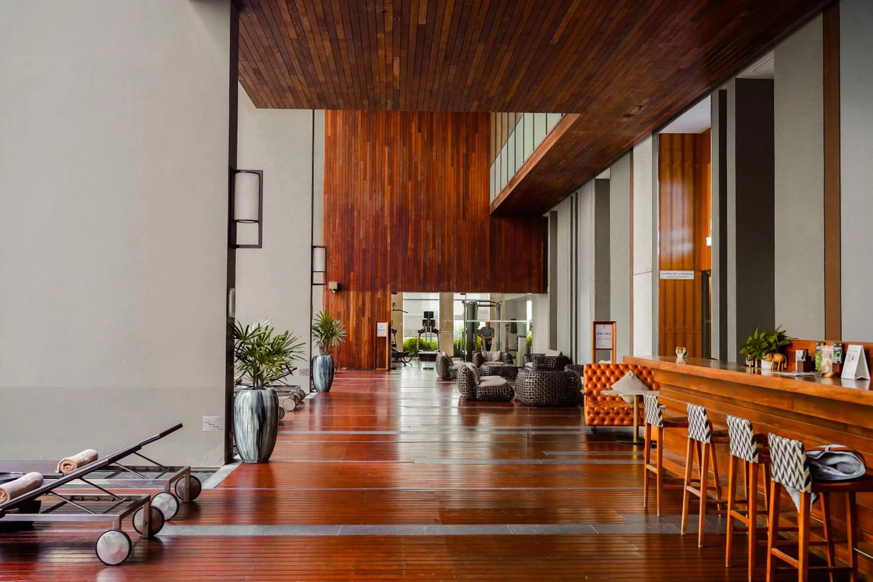 Restaurant/places to eat in Hansar Bangkok Hotel