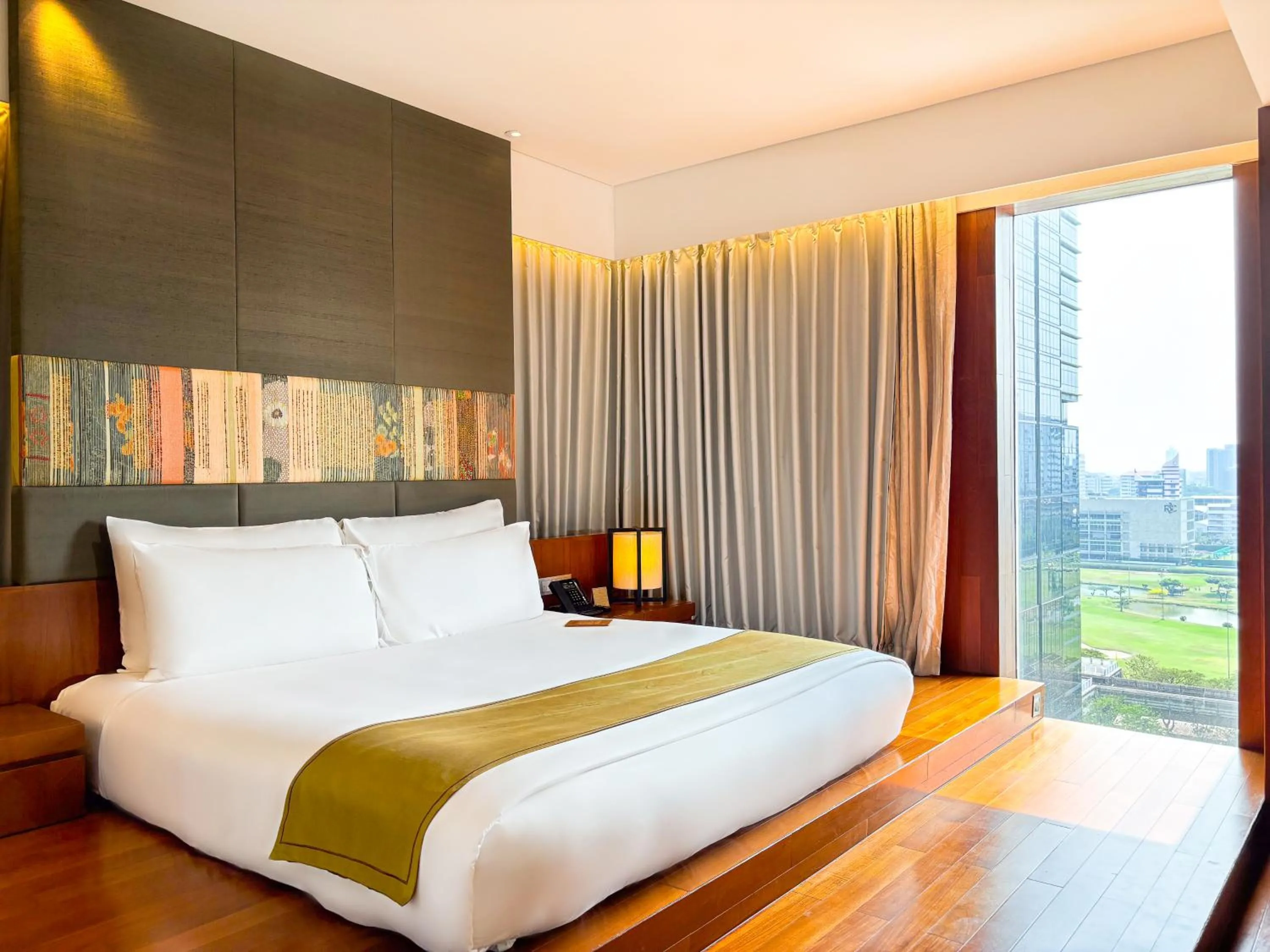 Bedroom, Bed in Hansar Bangkok Hotel