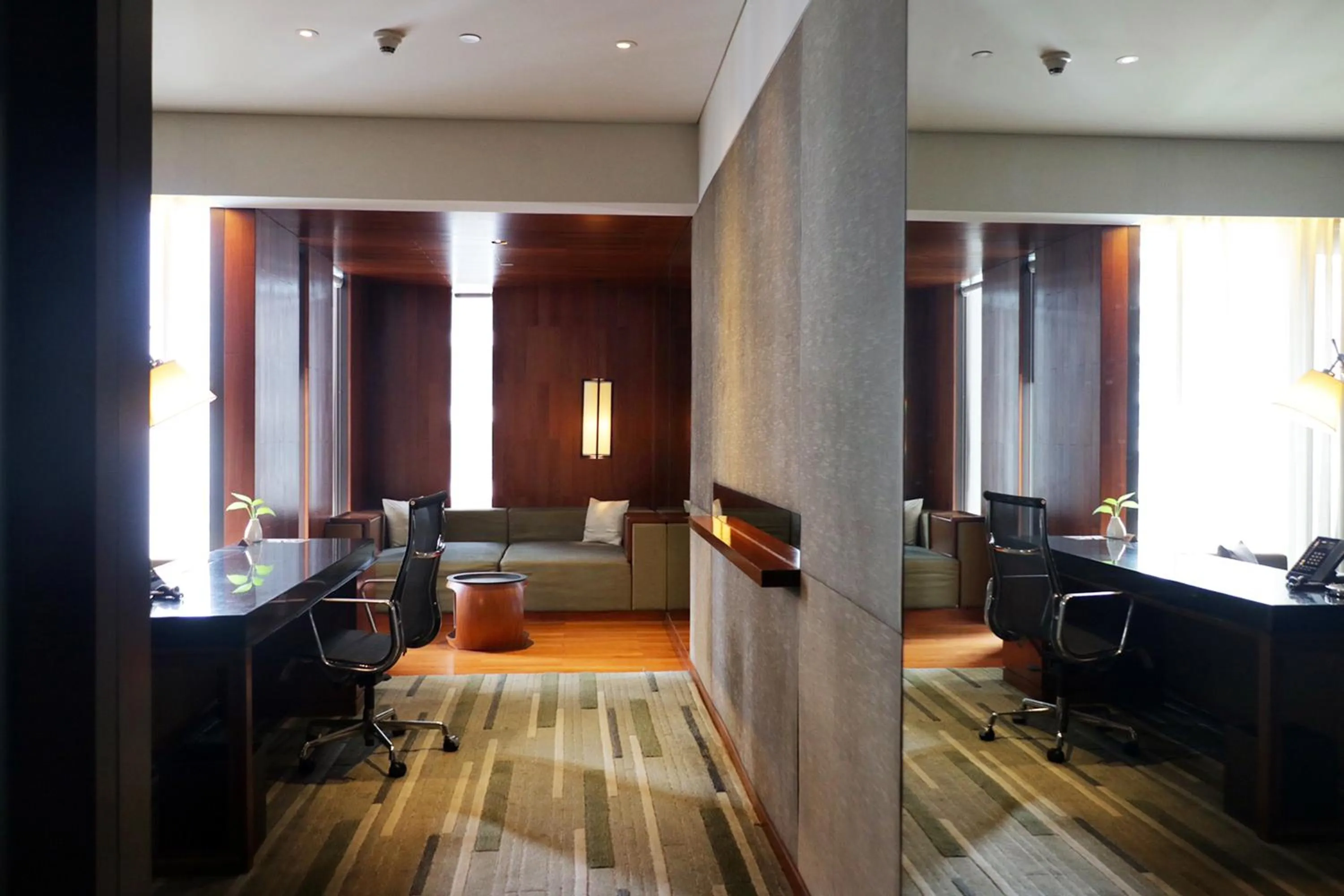 Living room in Hansar Bangkok Hotel