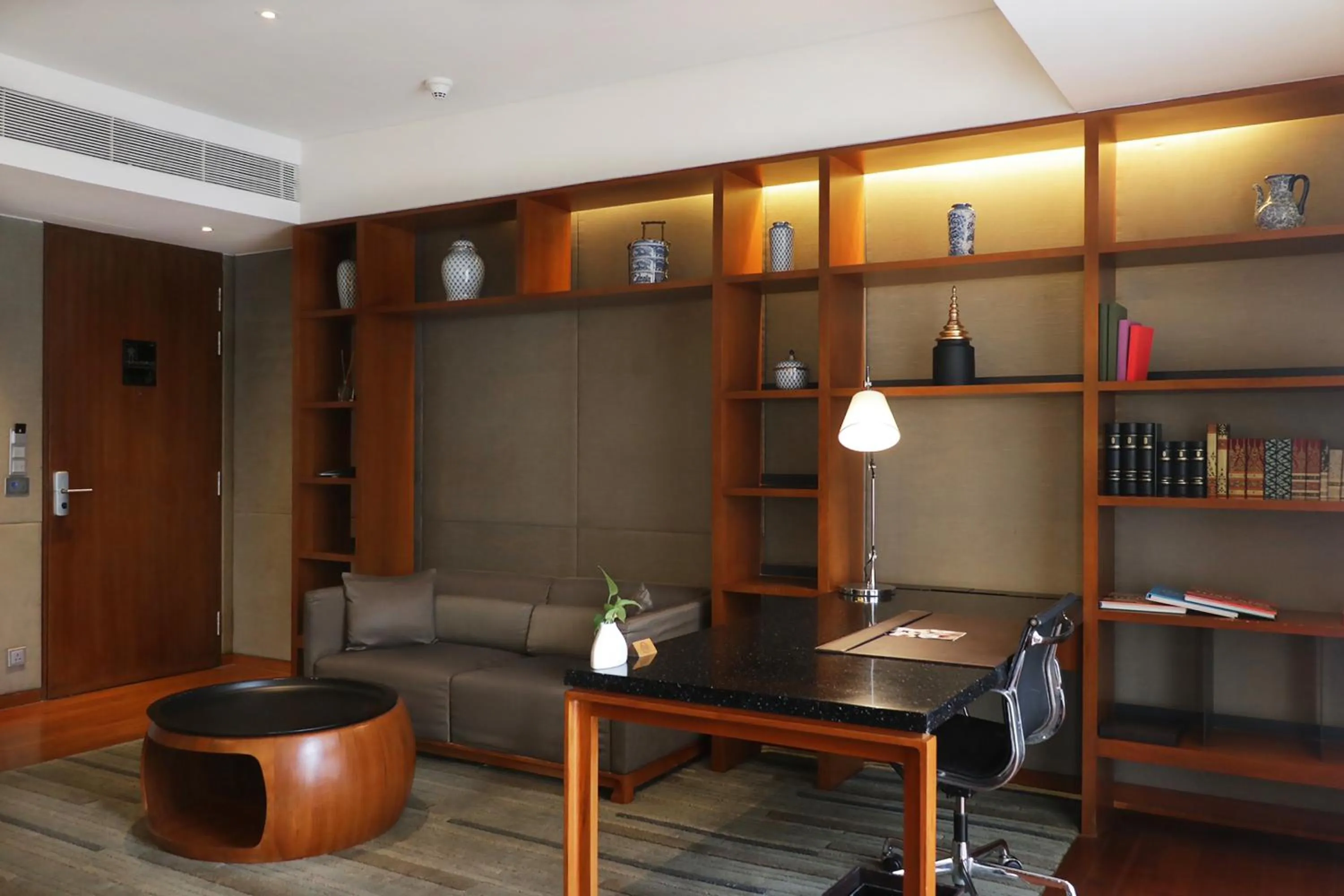 Living room in Hansar Bangkok Hotel